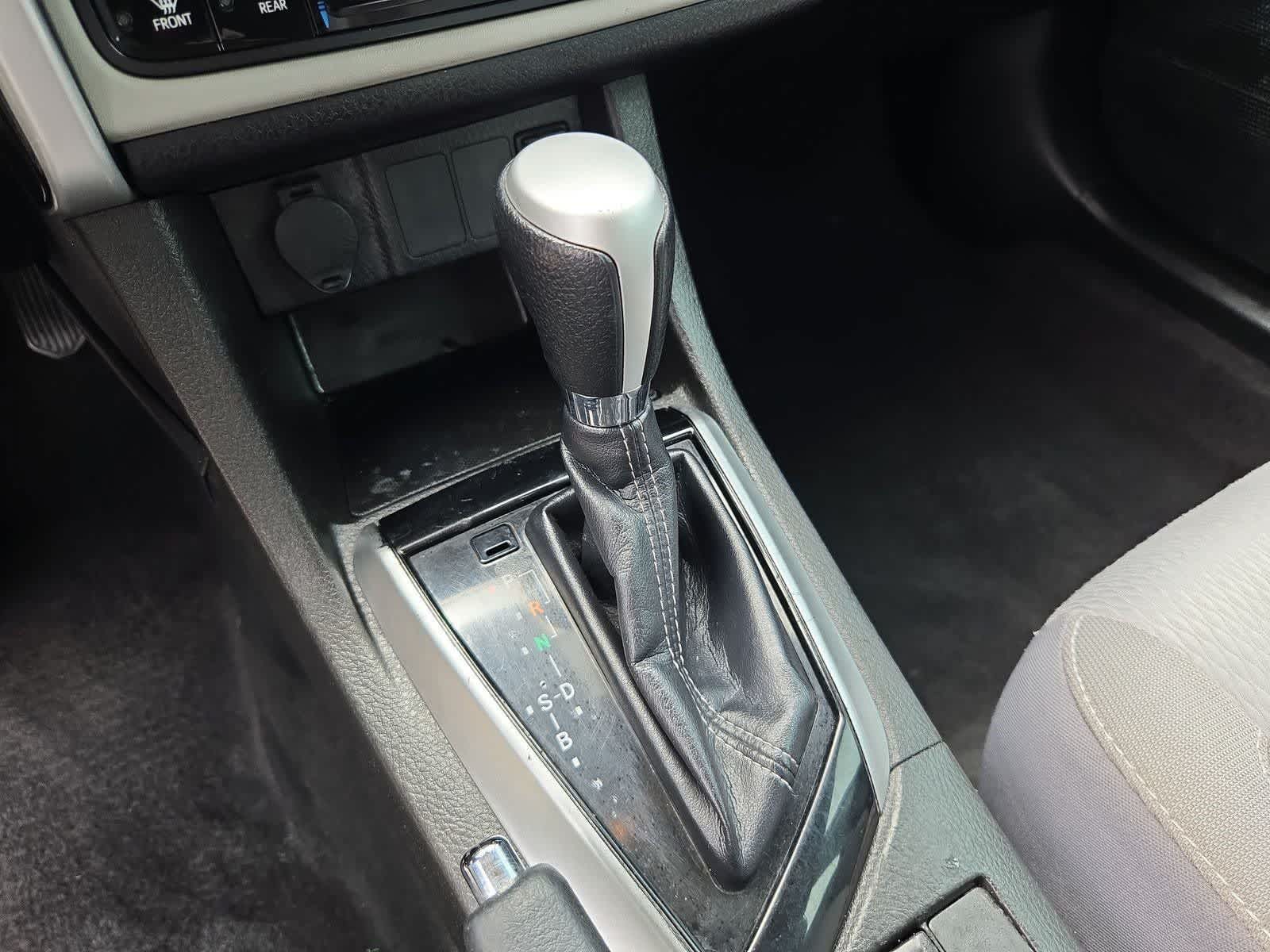 2017 Toyota Corolla LE - Photo 29