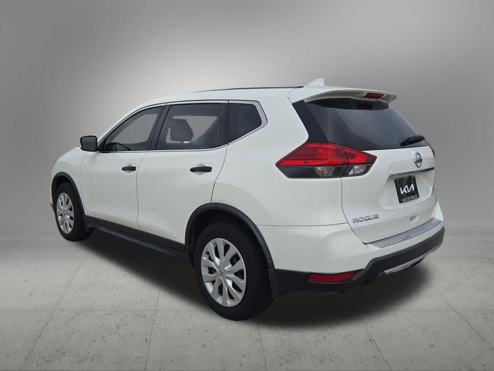 Thumbnail: 2017 Nissan Rogue - 4