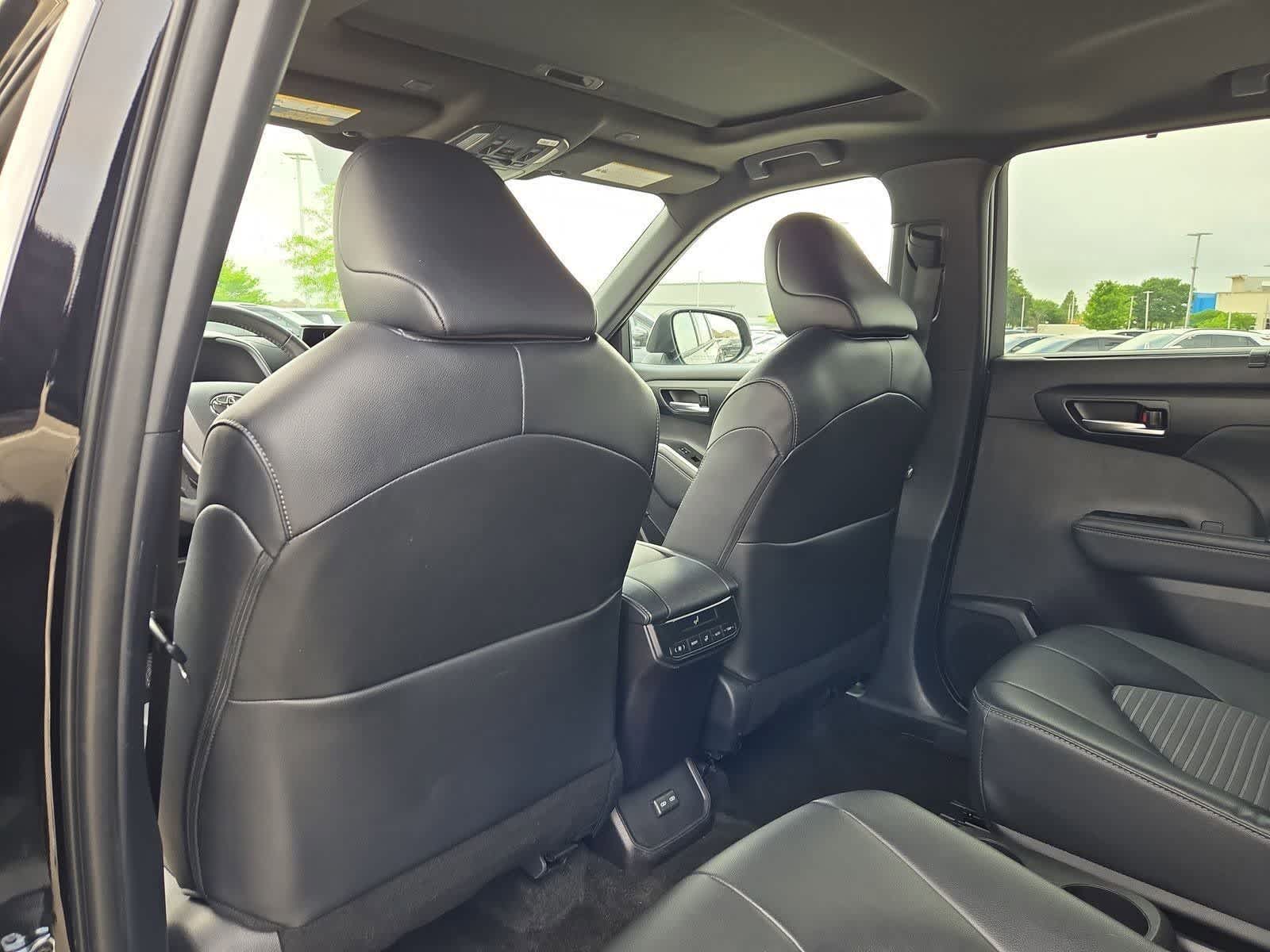 Thumbnail: 2025 Toyota Highlander - 17