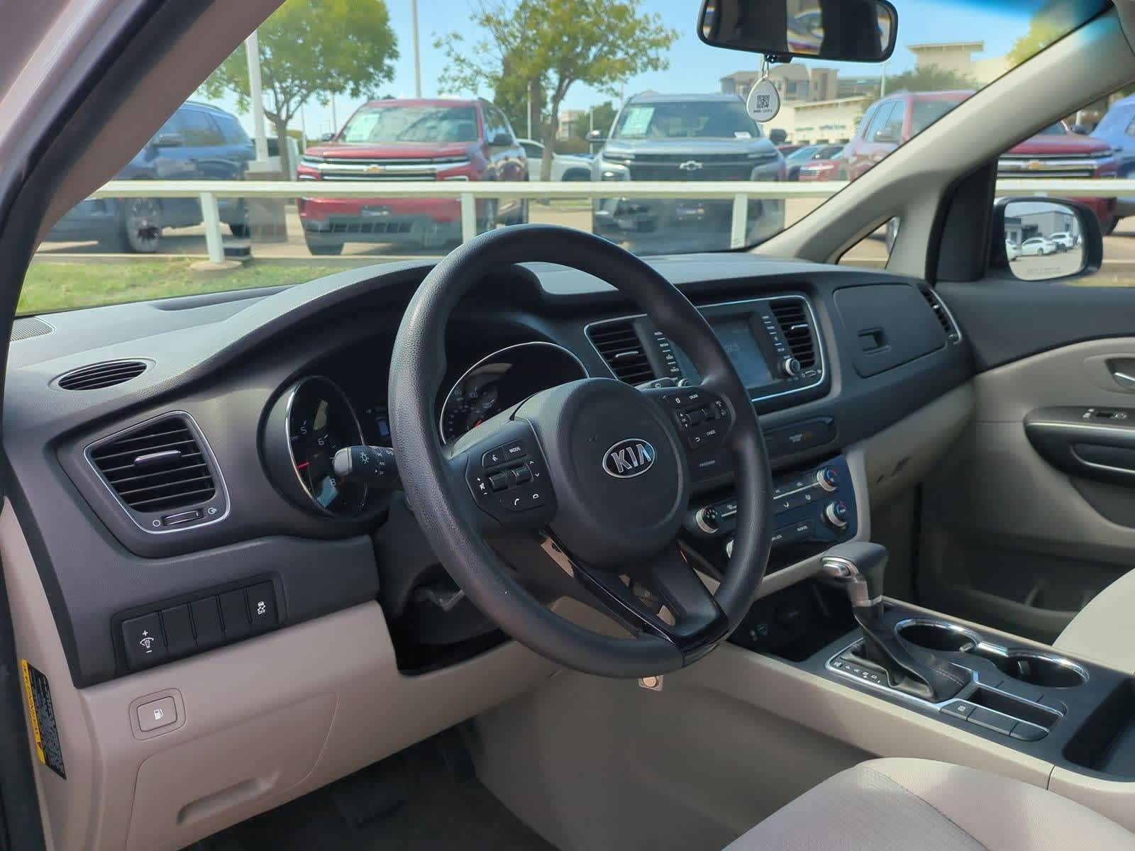 2019 Kia Sedona LX photo 2