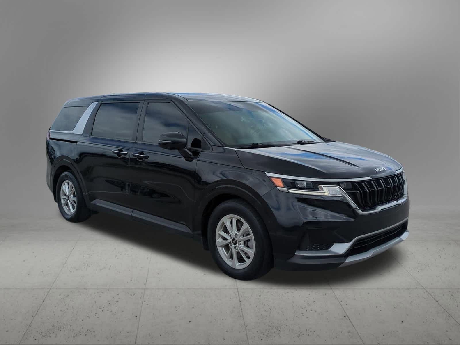 Thumbnail: 2023 Kia Carnival - 8