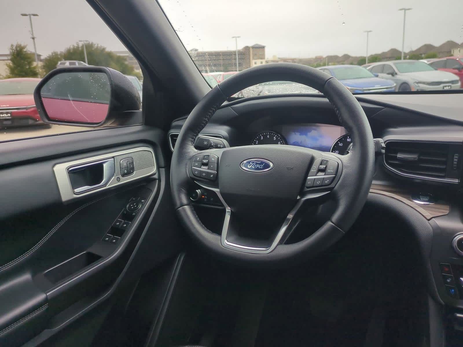 2020 Ford Explorer Limited photo 2