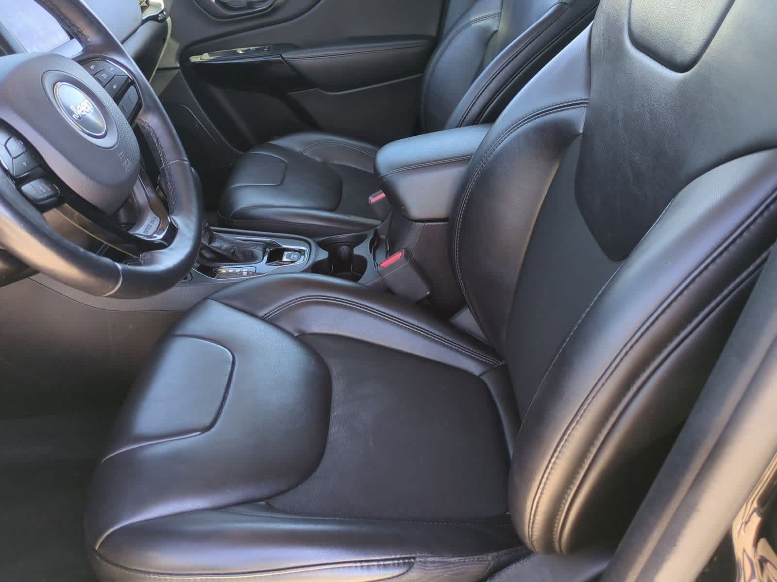 Thumbnail: 2021 Jeep Cherokee - 16