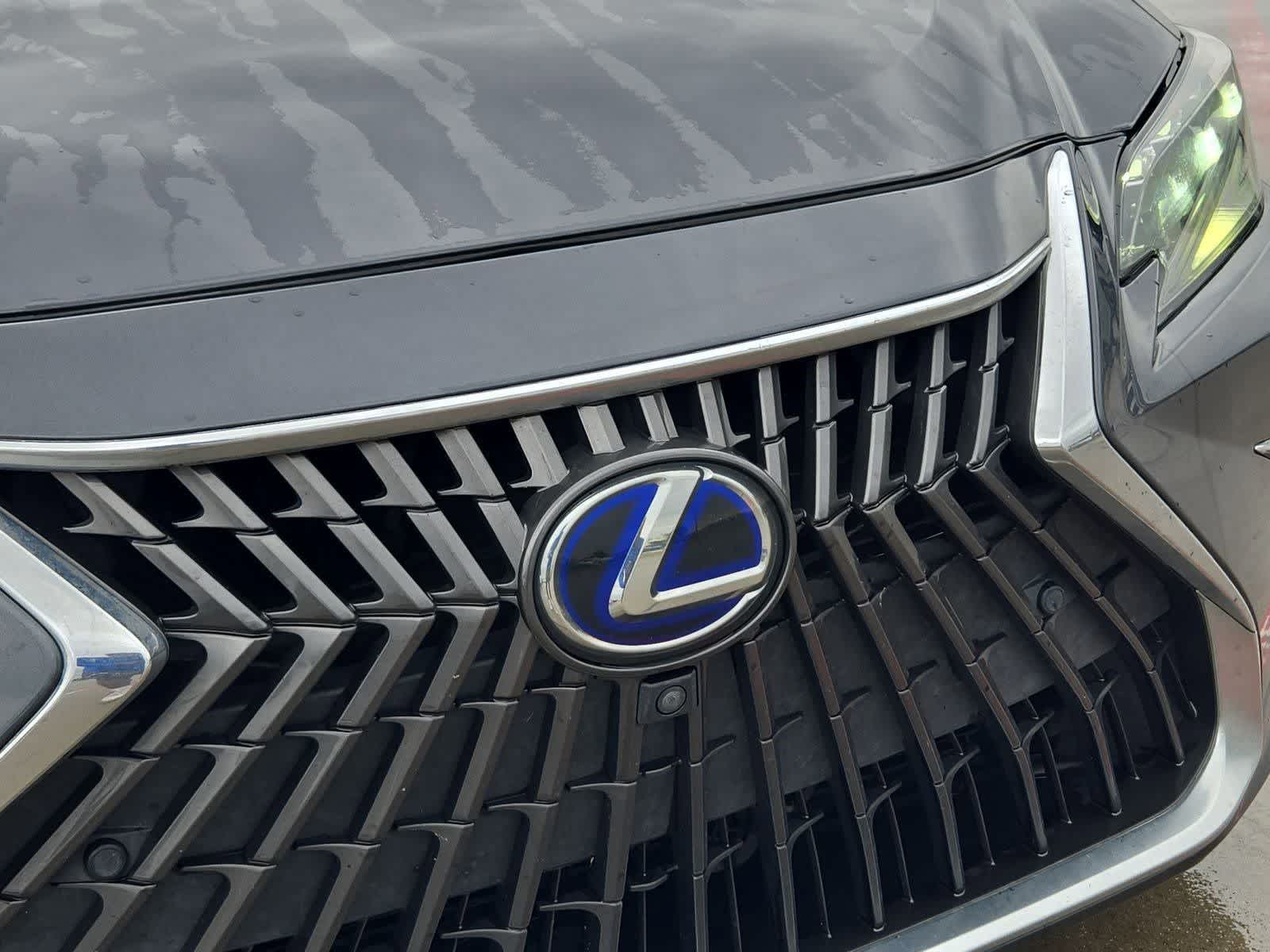 Thumbnail: 2022 Lexus ES - 10