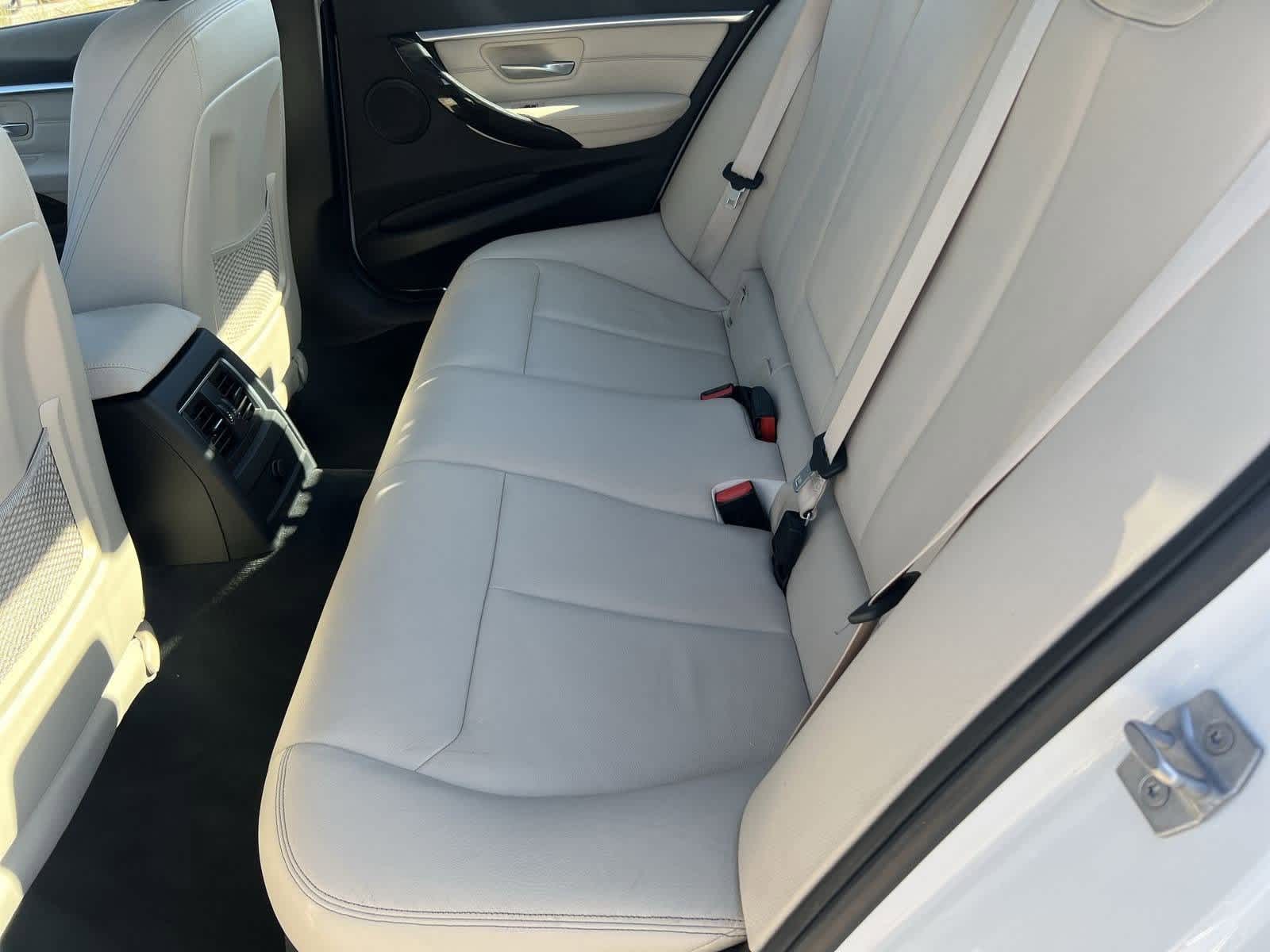 Thumbnail: 2018 BMW 3 Series - 26