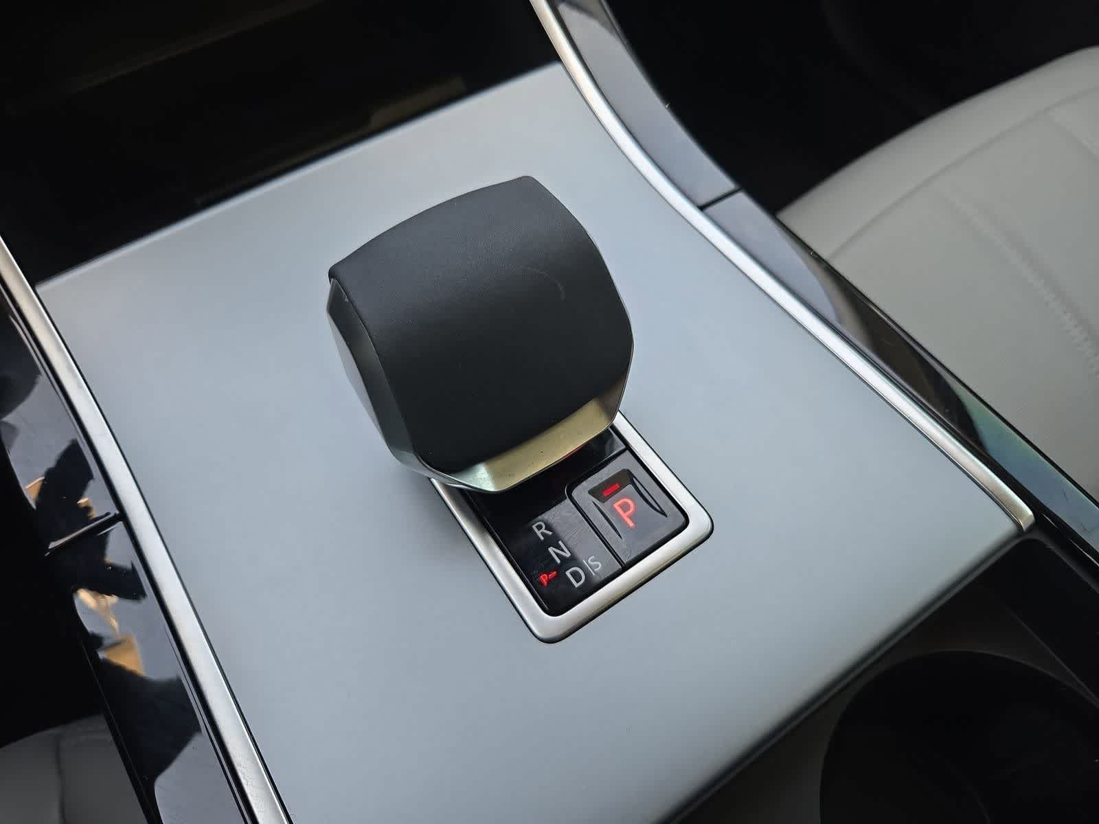 Thumbnail: 2025 Land Rover Range Rover Evoque - 33