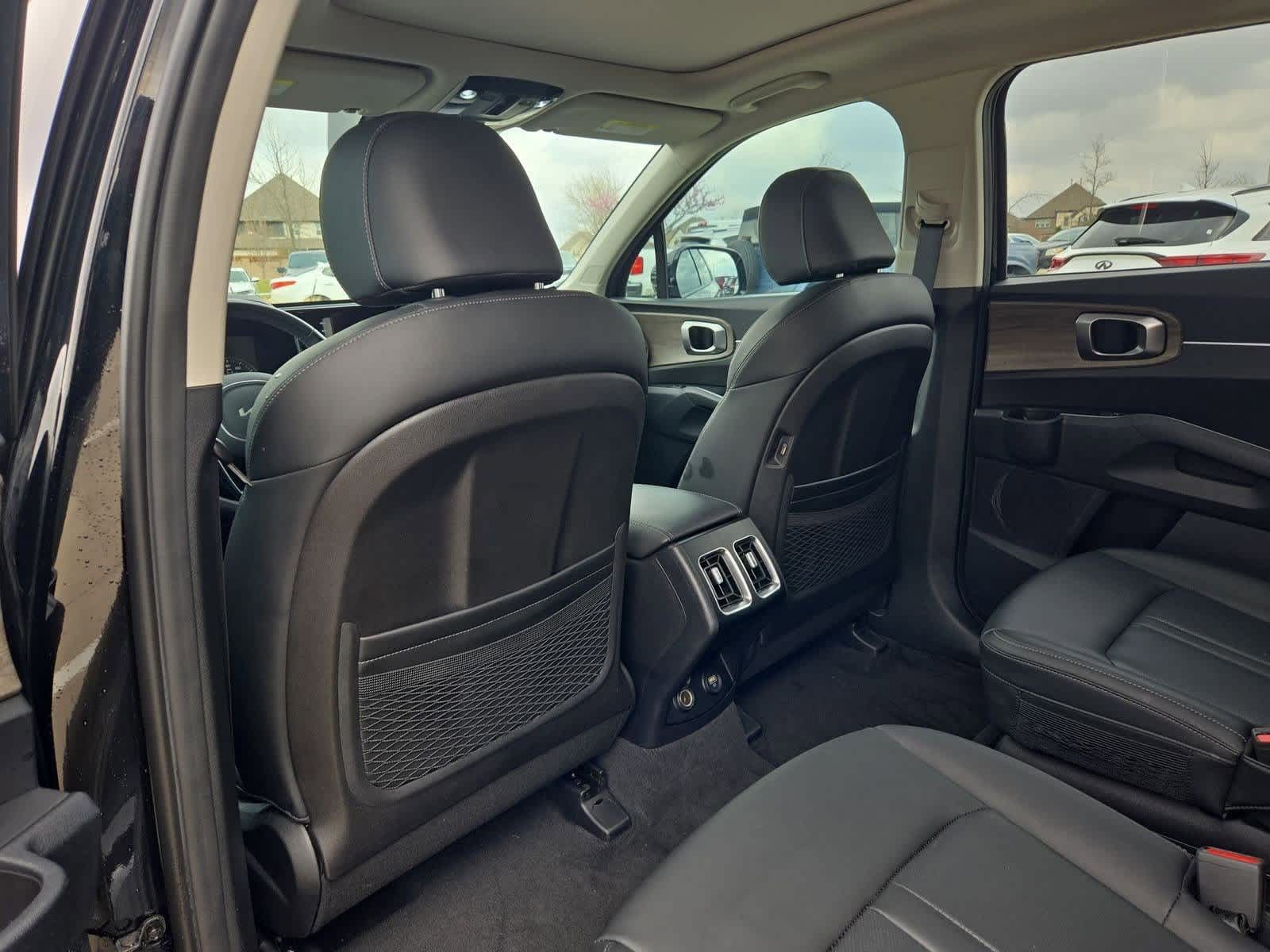 Thumbnail: 2023 Kia Sorento - 16