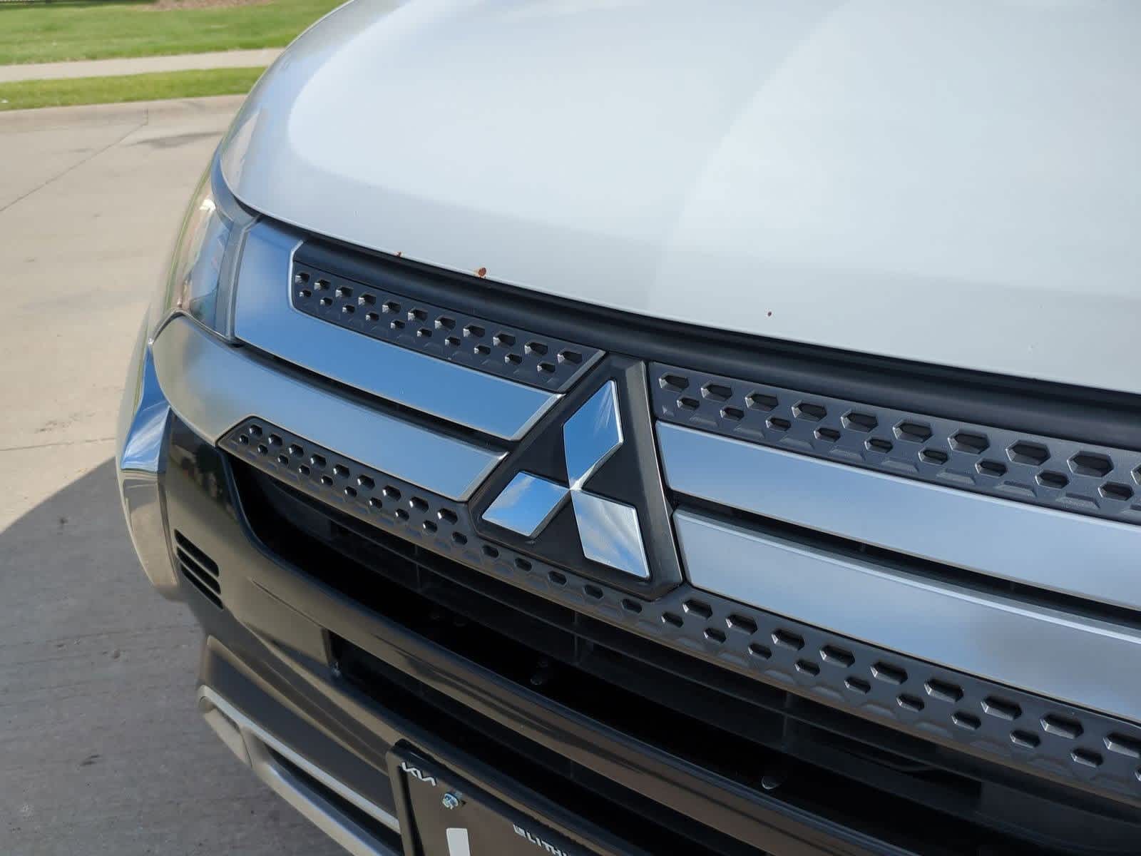 Thumbnail: 2019 Mitsubishi Outlander - 11