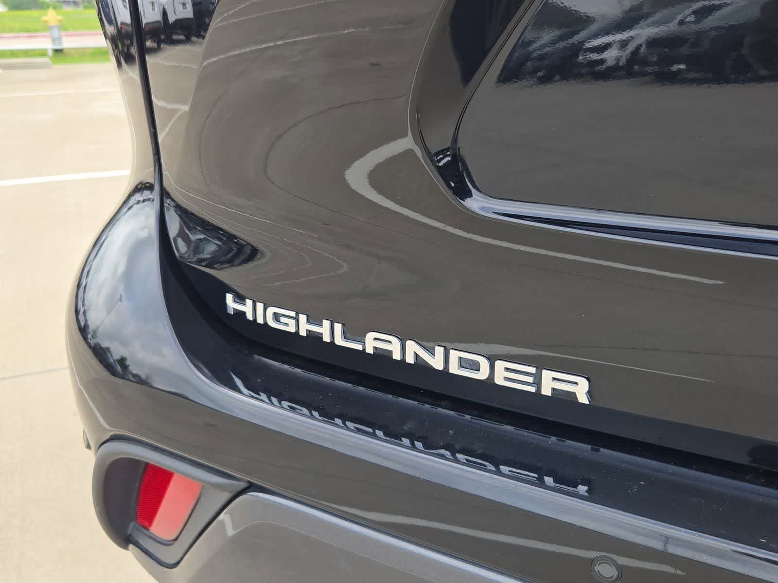 Thumbnail: 2023 Toyota Highlander - 12