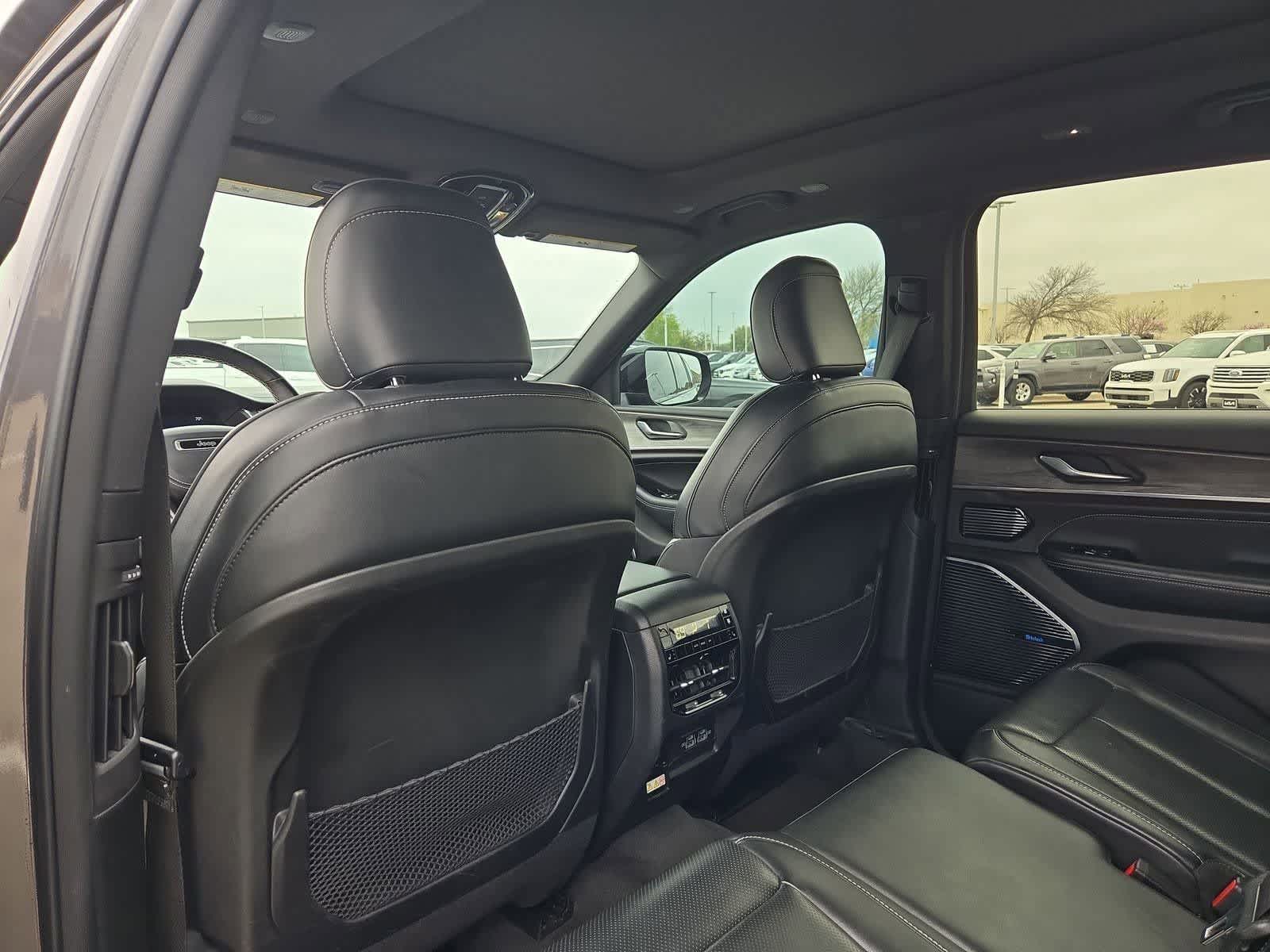 Thumbnail: 2022 Jeep Grand Cherokee - 17