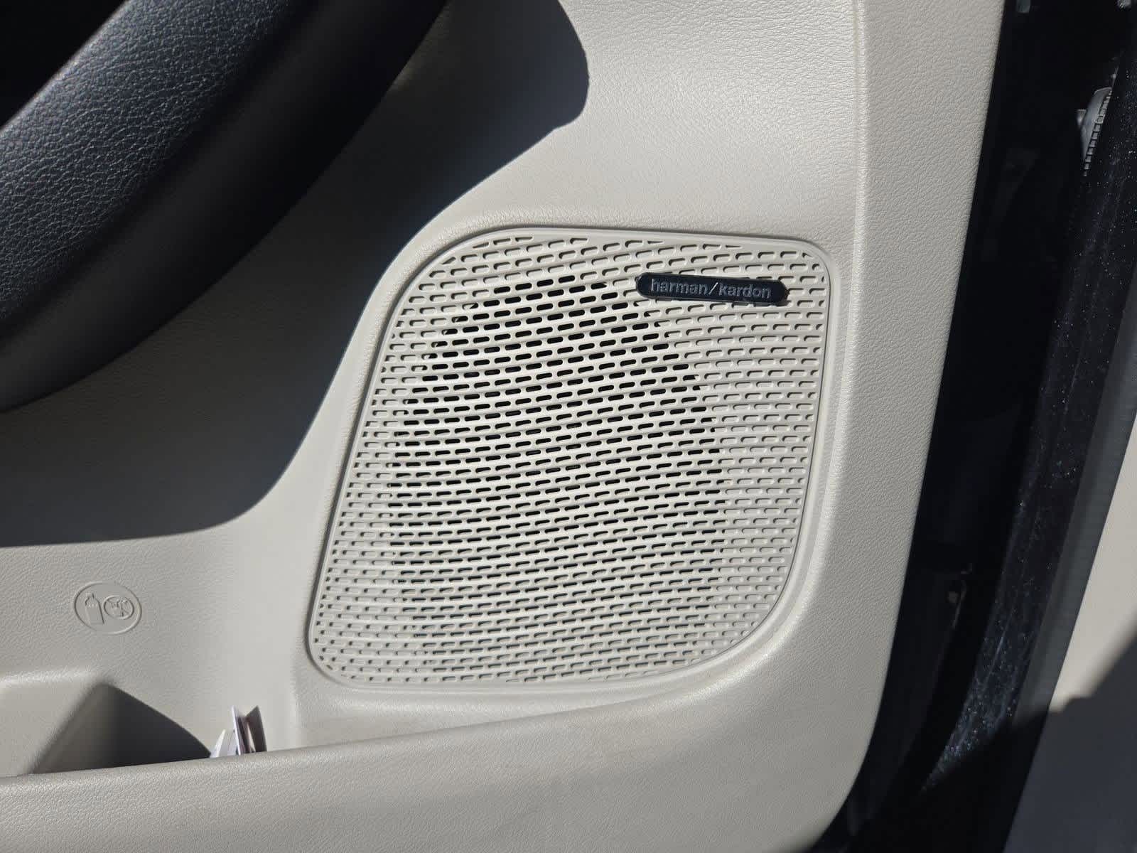 Thumbnail: 2018 Chrysler Pacifica - 29