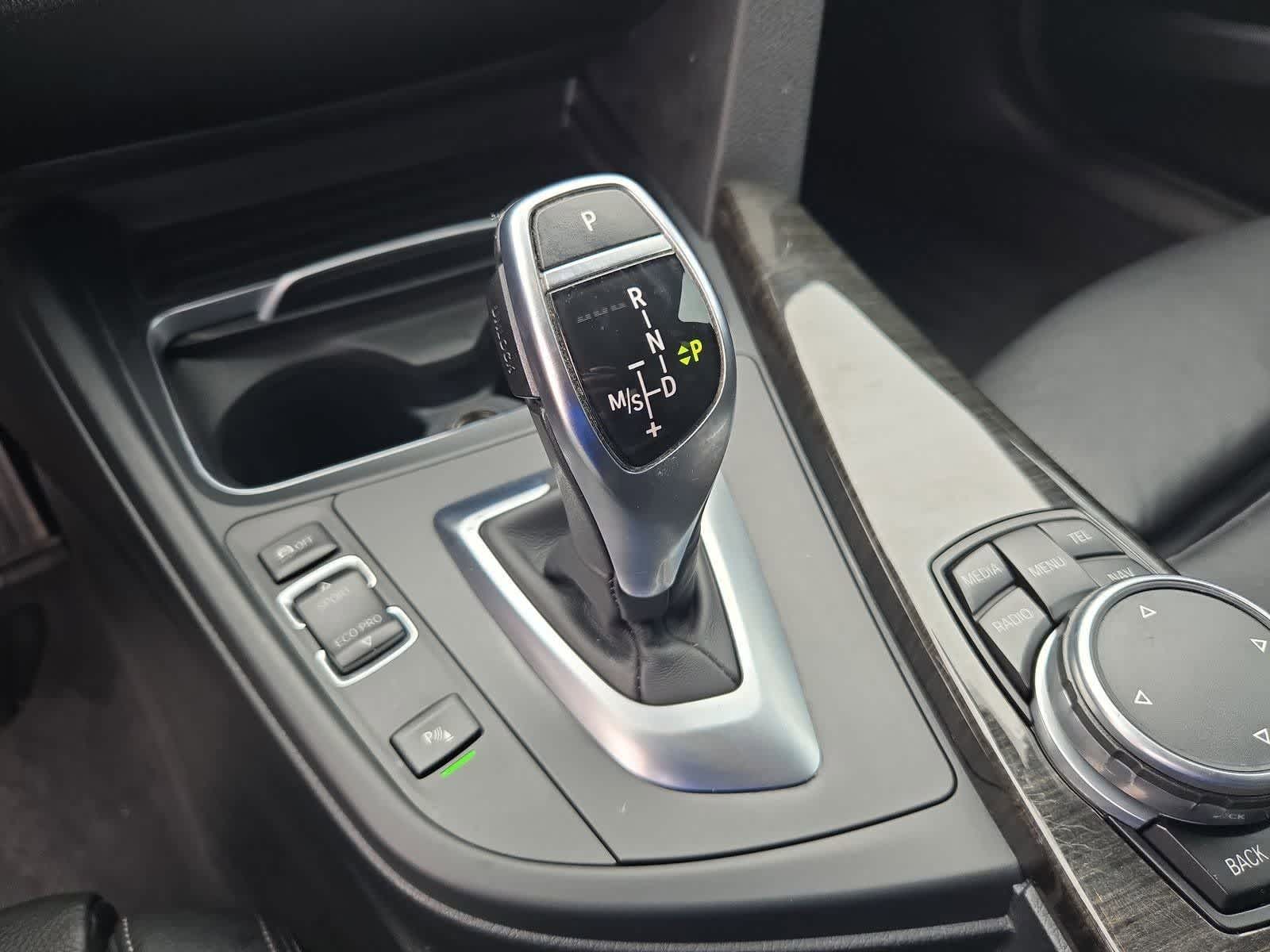 Thumbnail: 2016 BMW 3 Series - 32