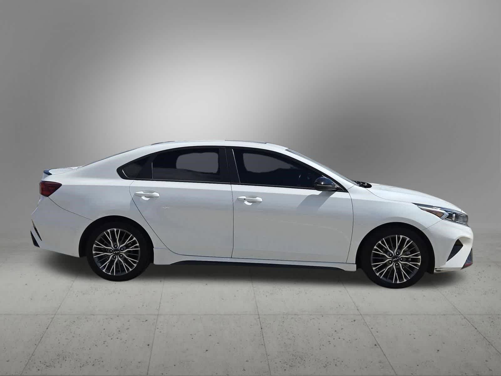 Thumbnail: 2022 Kia Forte - 7