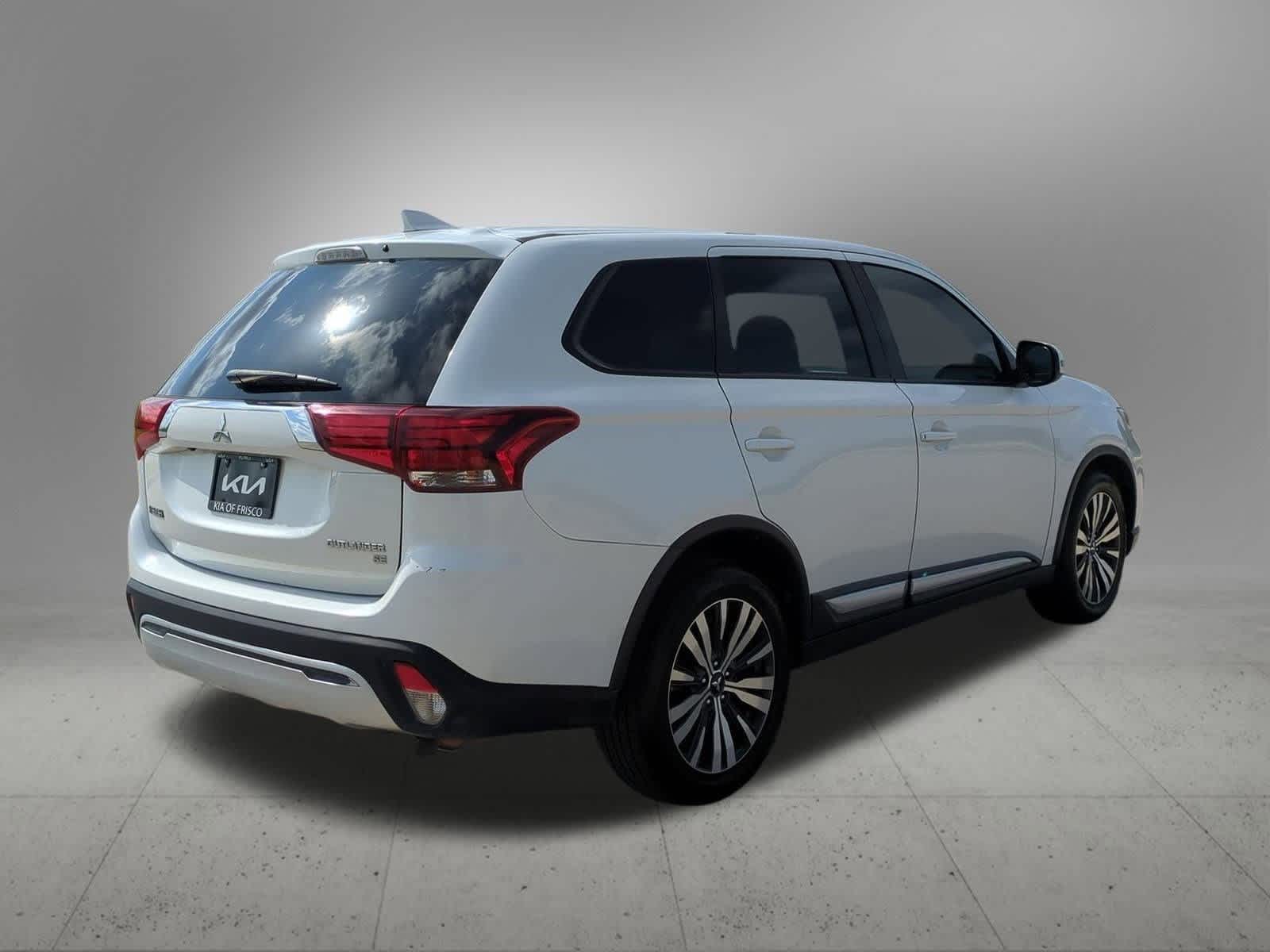 Thumbnail: 2019 Mitsubishi Outlander - 6
