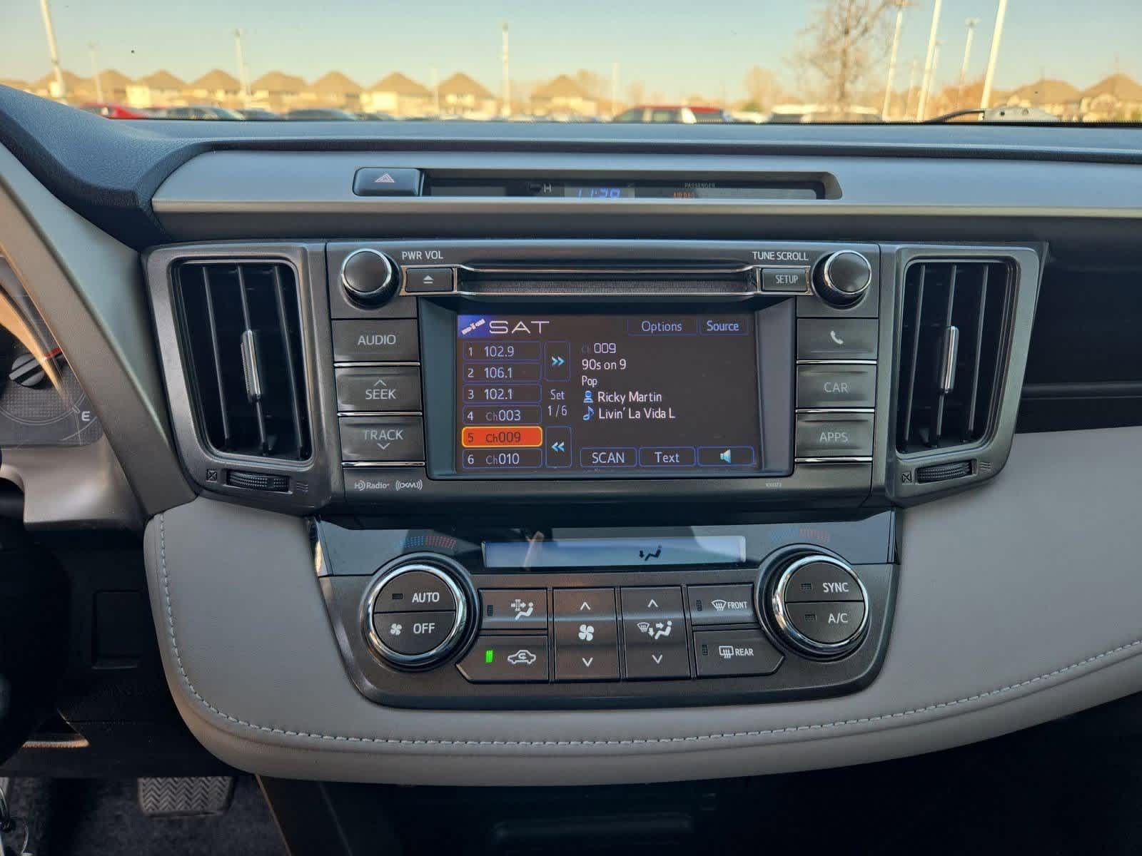 Thumbnail: 2013 Toyota RAV4 - 28