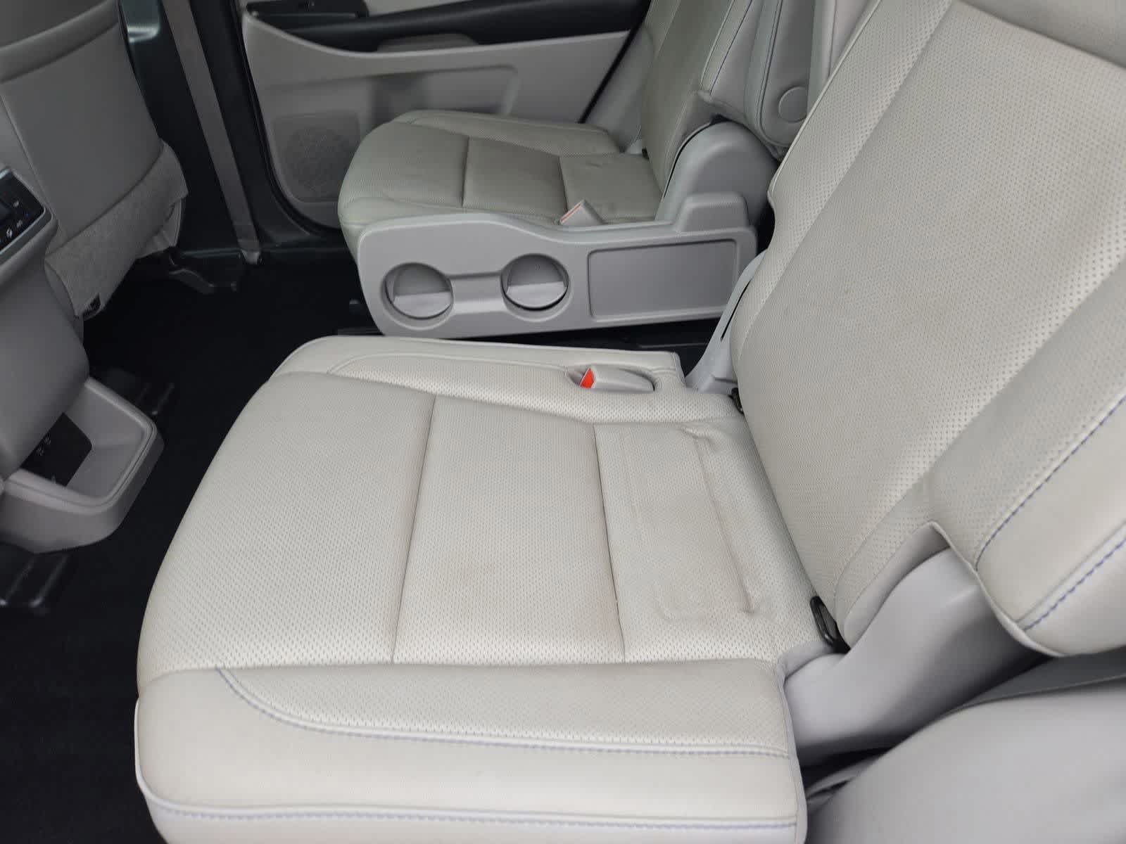 Thumbnail: 2019 Toyota Highlander - 19