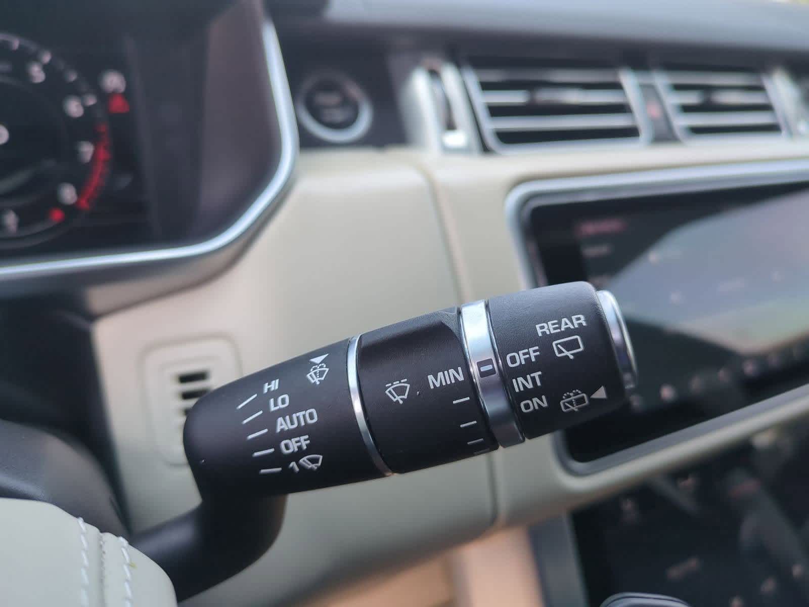 Thumbnail: 2019 Land Rover Range Rover - 26