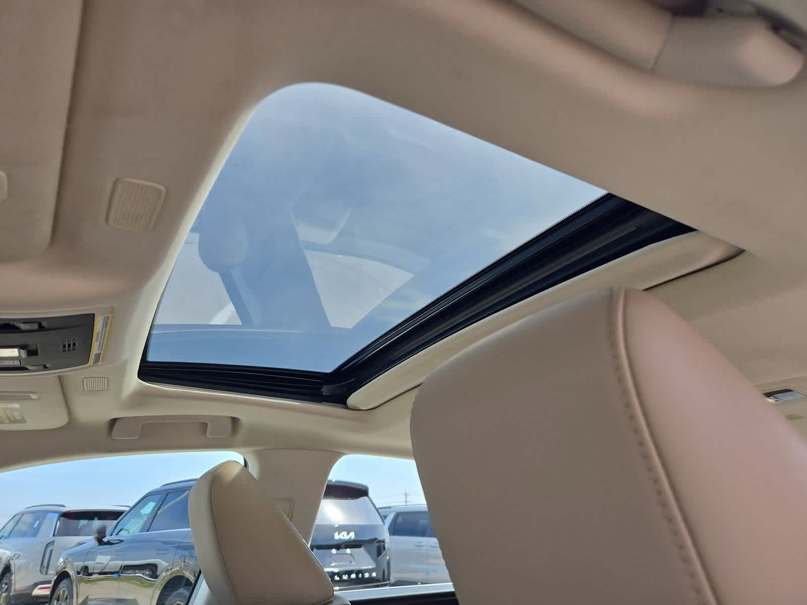 Thumbnail: 2021 Lexus ES - 17