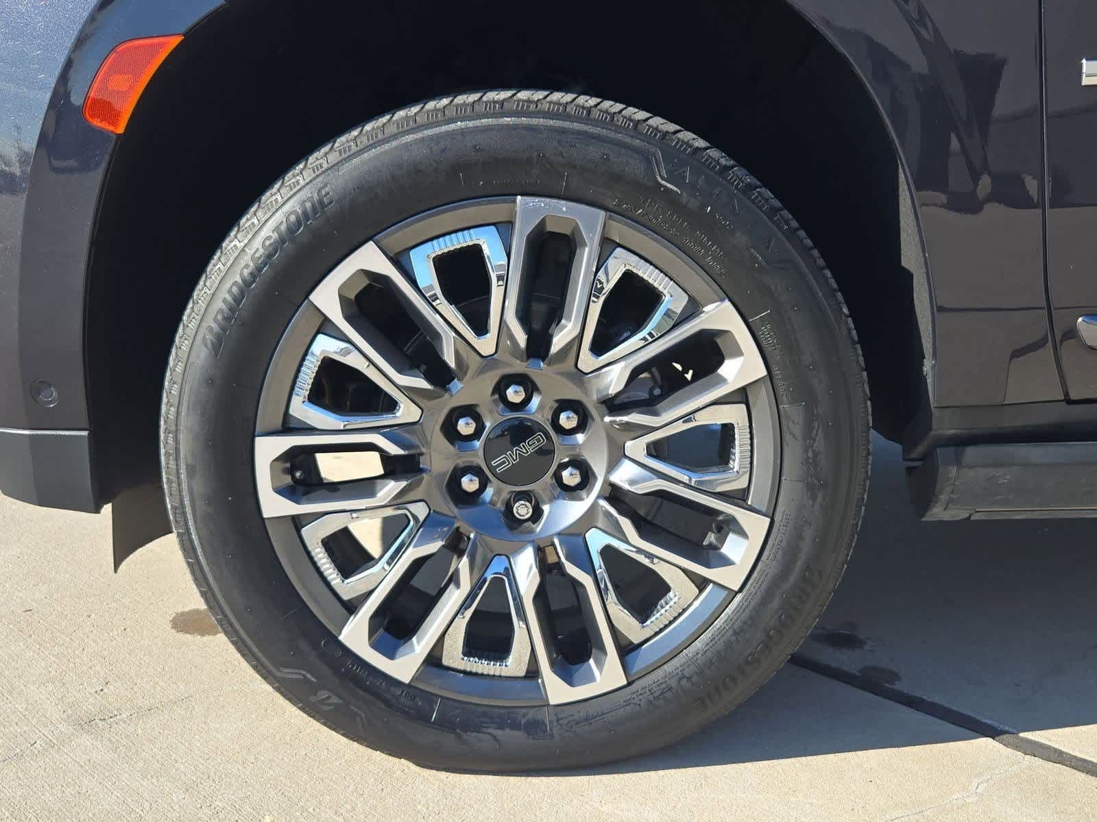 Thumbnail: 2023 GMC Yukon XL - 13