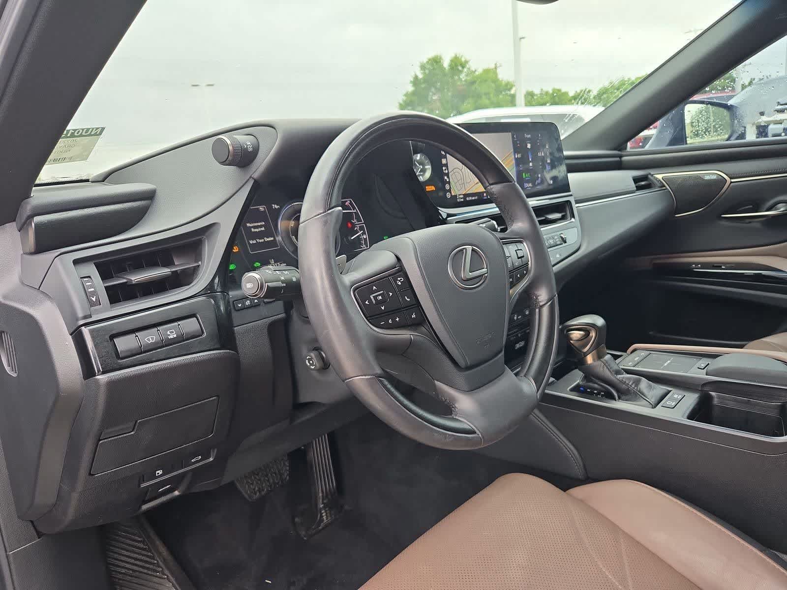 Thumbnail: 2022 Lexus ES - 2