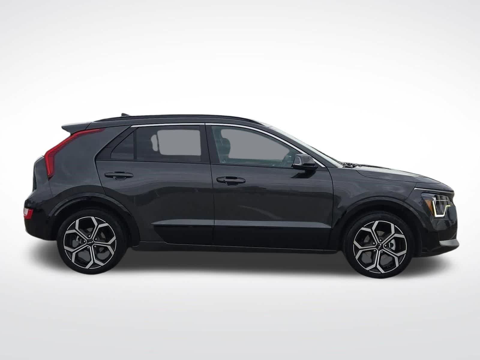 Thumbnail: 2023 Kia Niro - 8