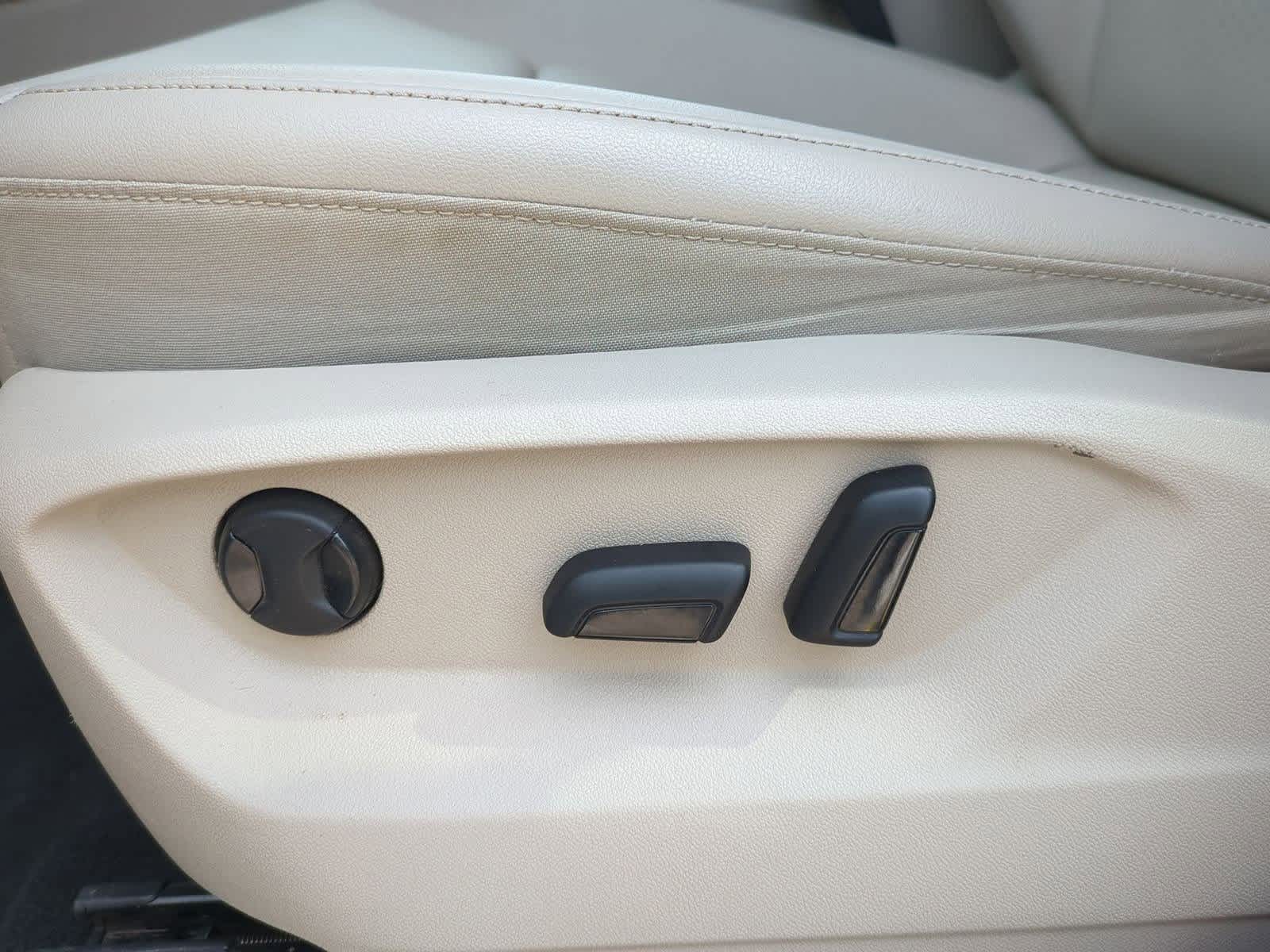 Thumbnail: 2022 Volkswagen Atlas - 16