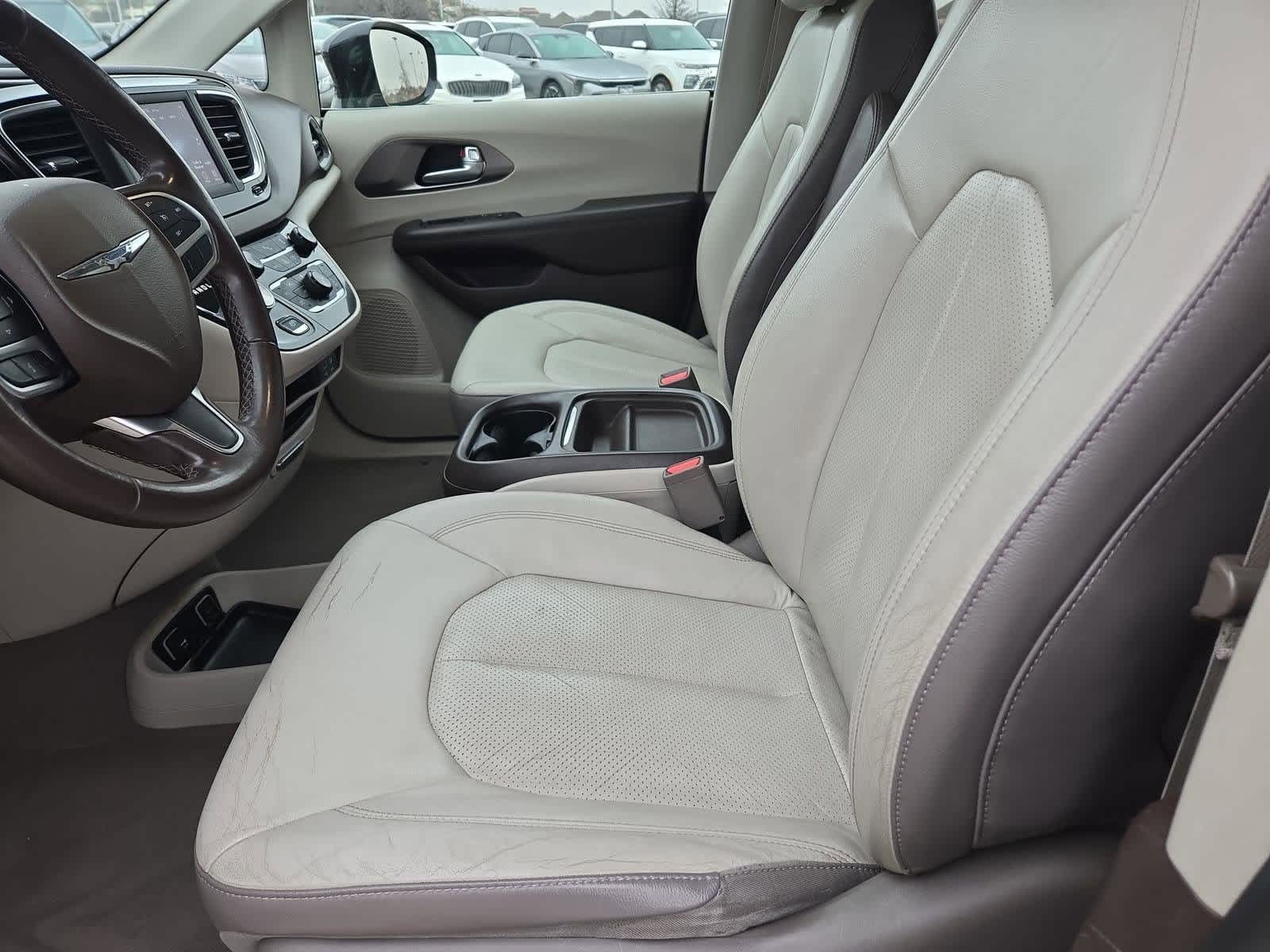 Thumbnail: 2018 Chrysler Pacifica - 15