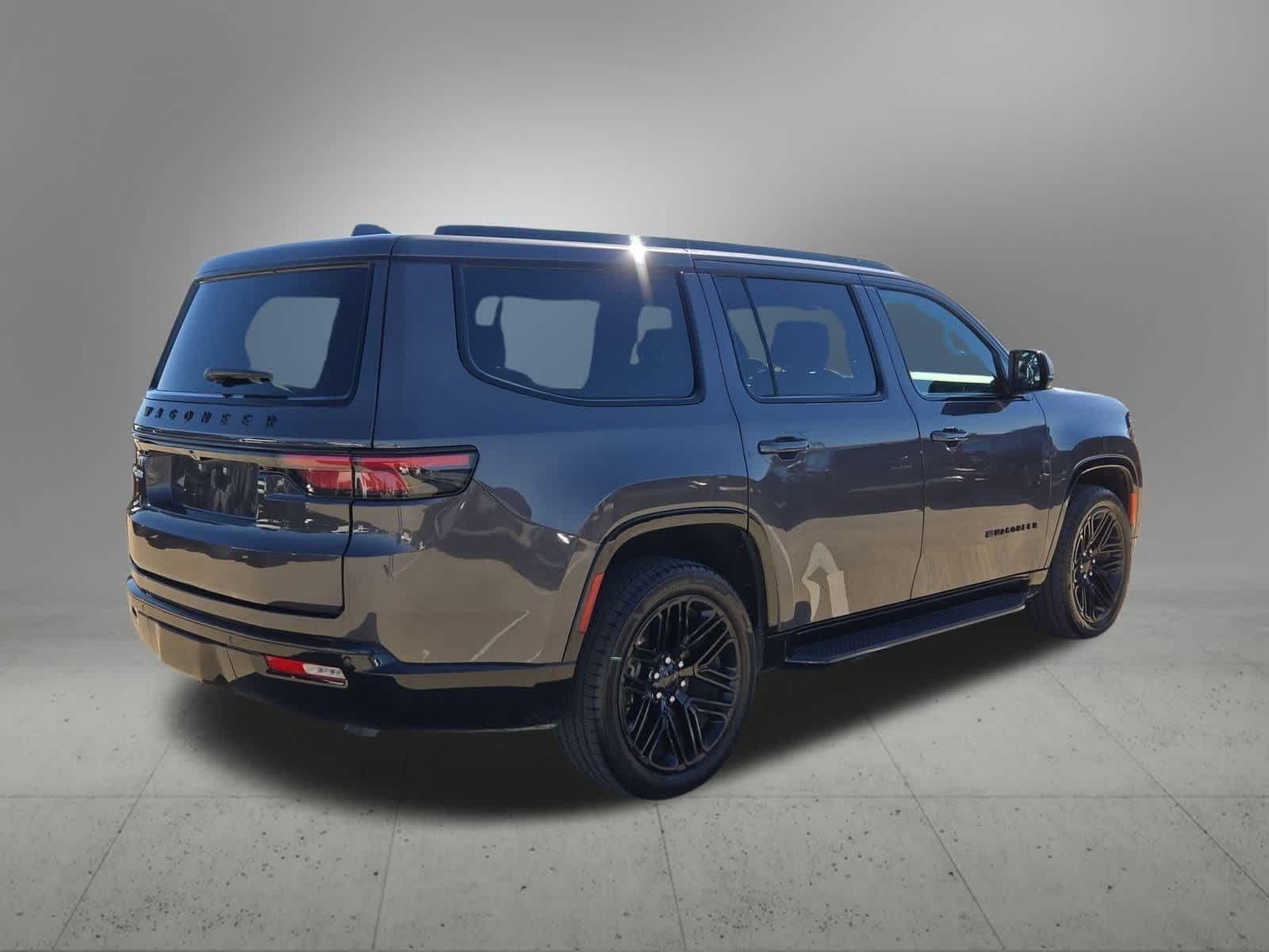 Thumbnail: 2023 Jeep Wagoneer - 6