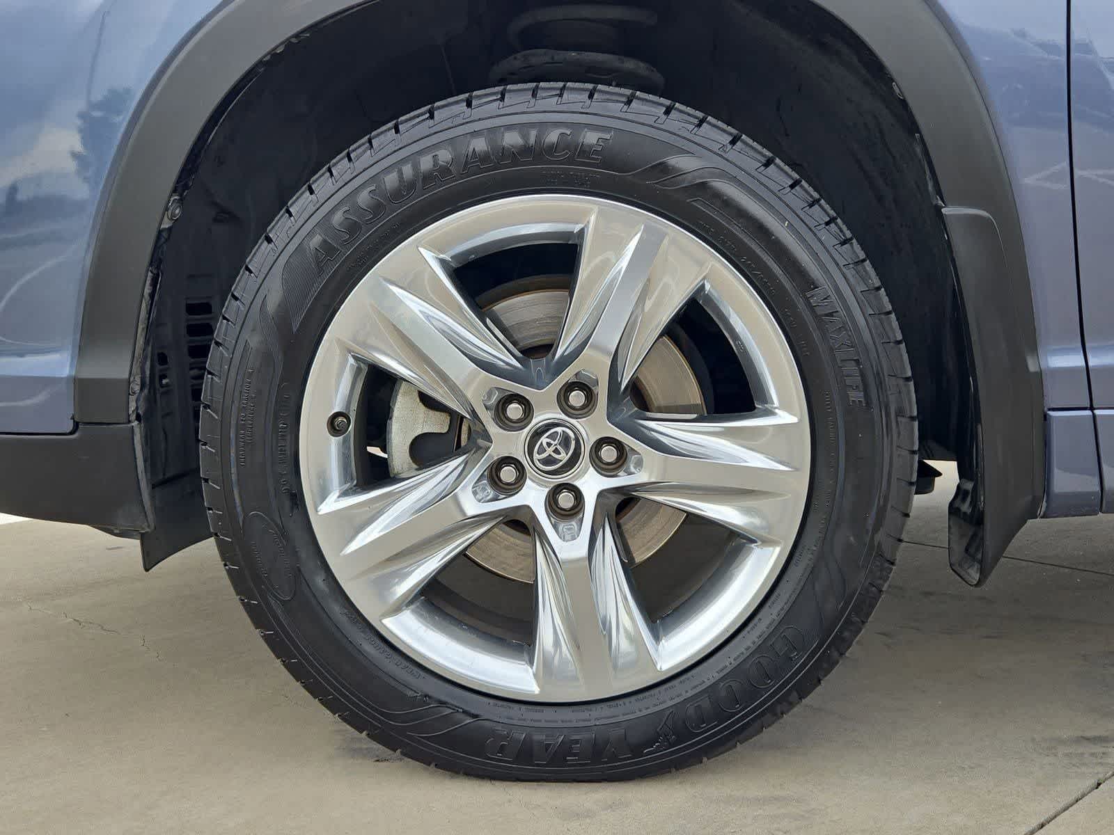 Thumbnail: 2019 Toyota Highlander - 13
