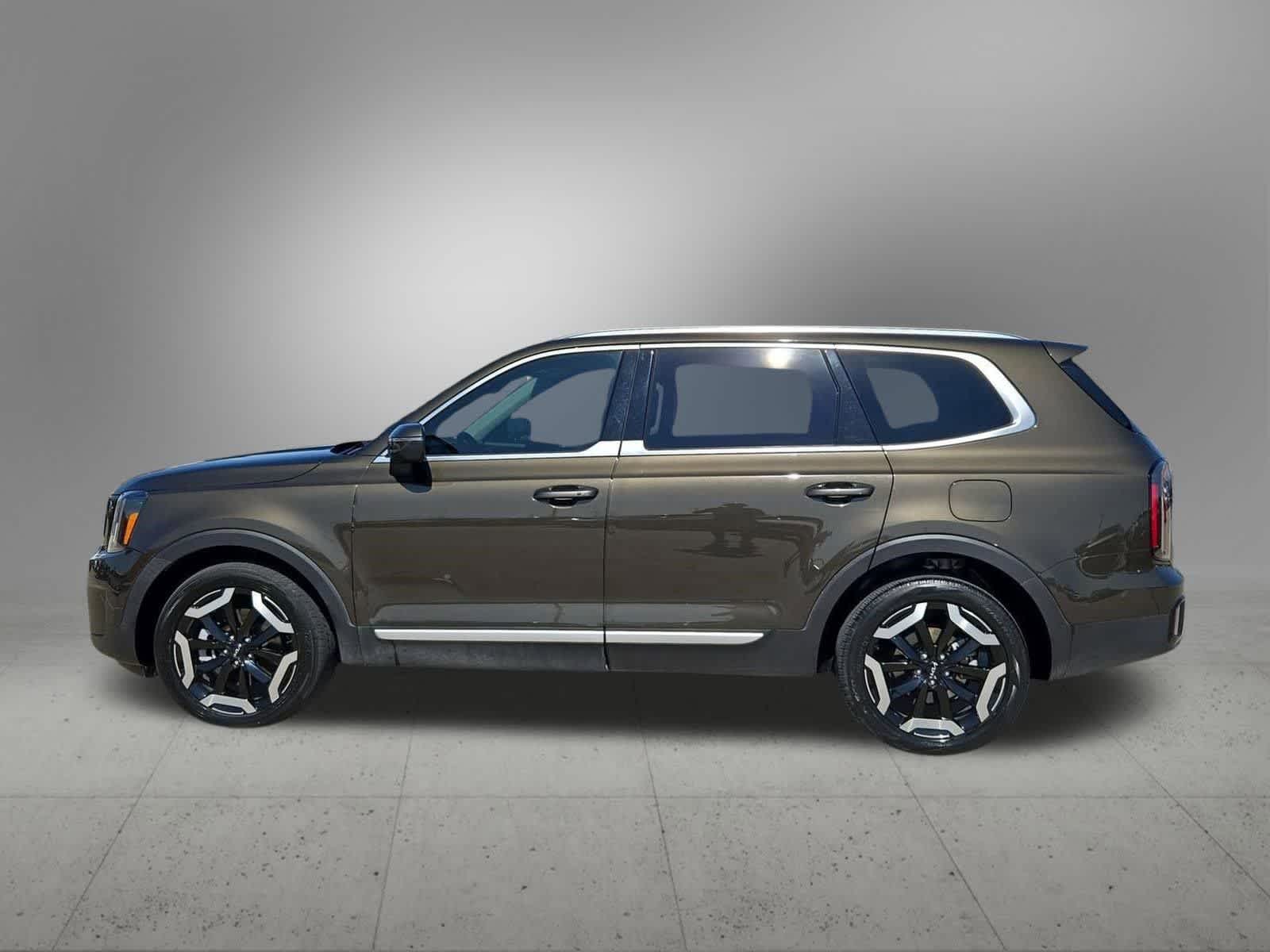Thumbnail: 2023 Kia Telluride - 3