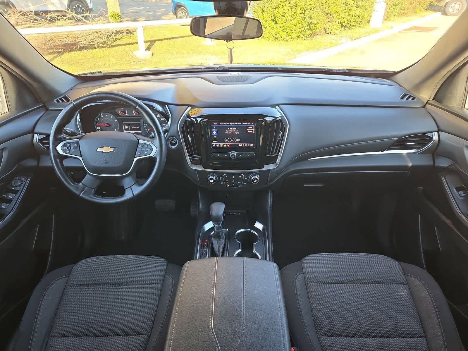 Thumbnail: 2023 Chevrolet Traverse - 15