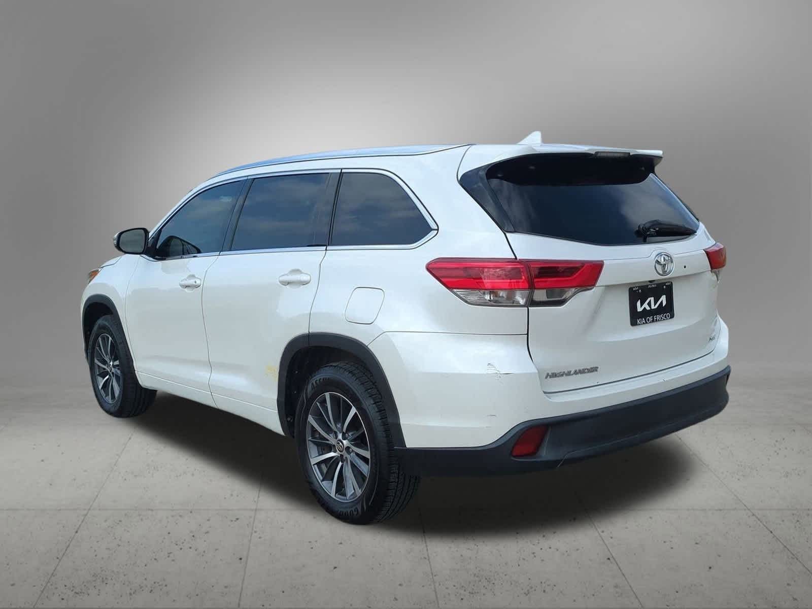 Thumbnail: 2017 Toyota Highlander - 4