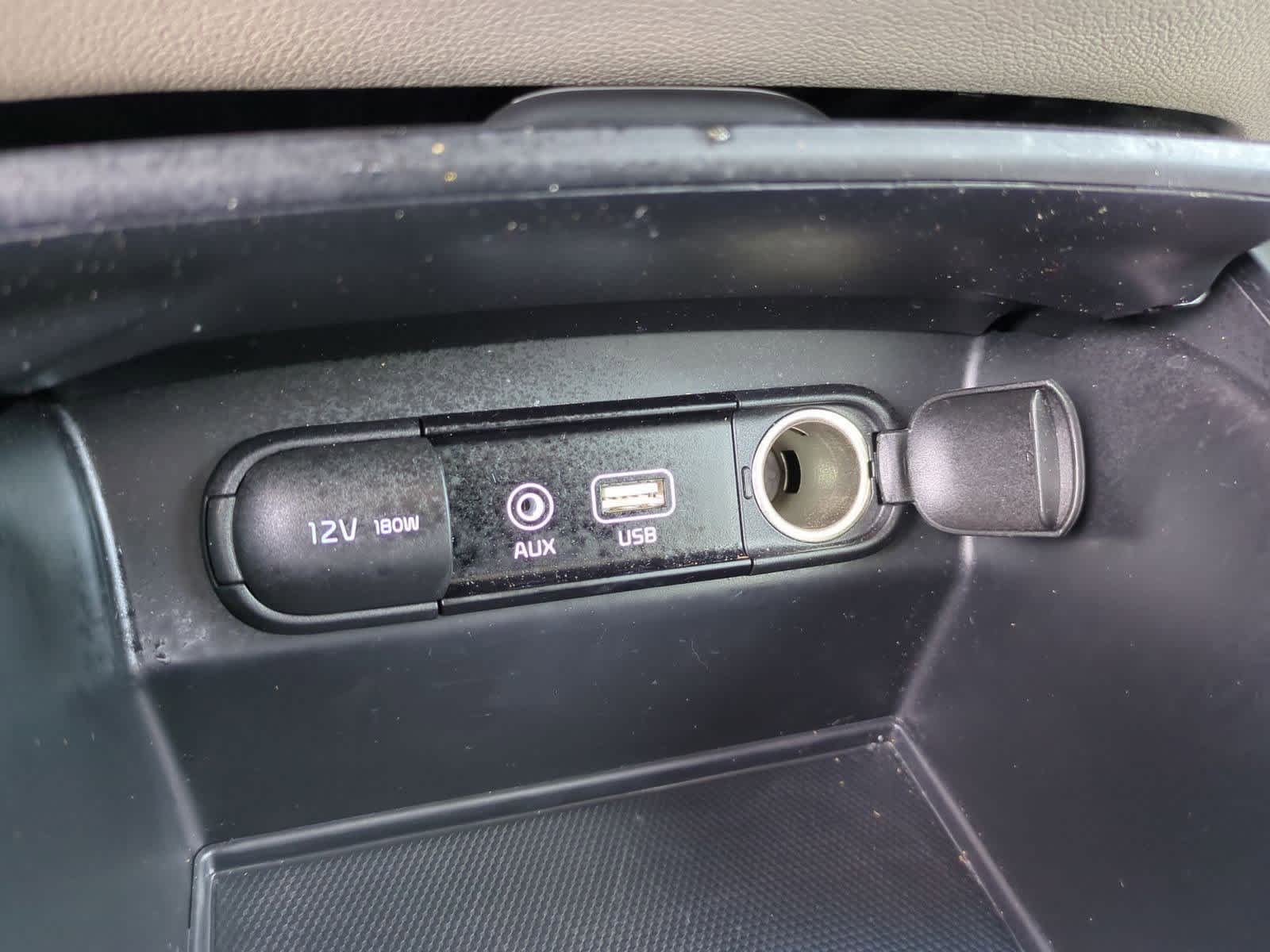 2020 Kia Sorento LX 28
