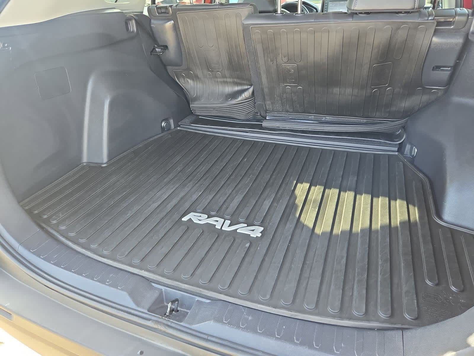 Thumbnail: 2021 Toyota RAV4 - 34