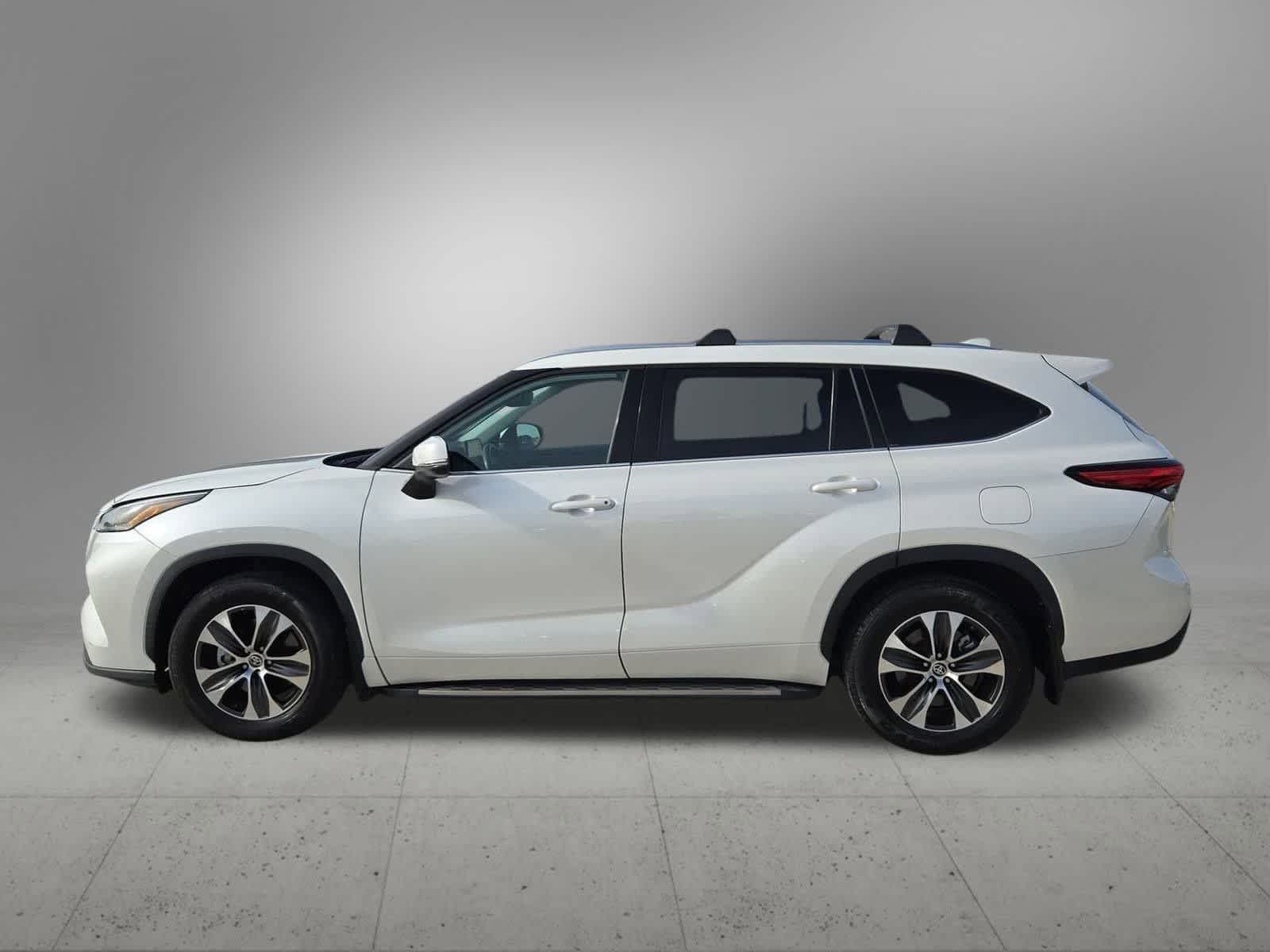 Thumbnail: 2021 Toyota Highlander - 3