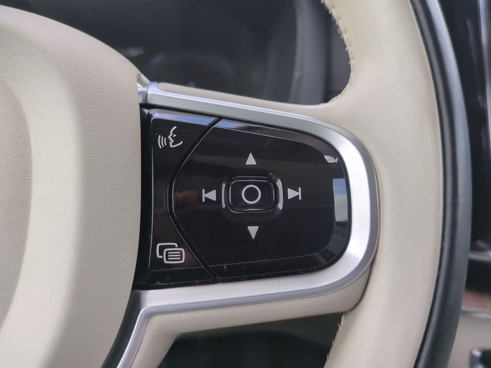 Thumbnail: 2019 Volvo XC60 - 25