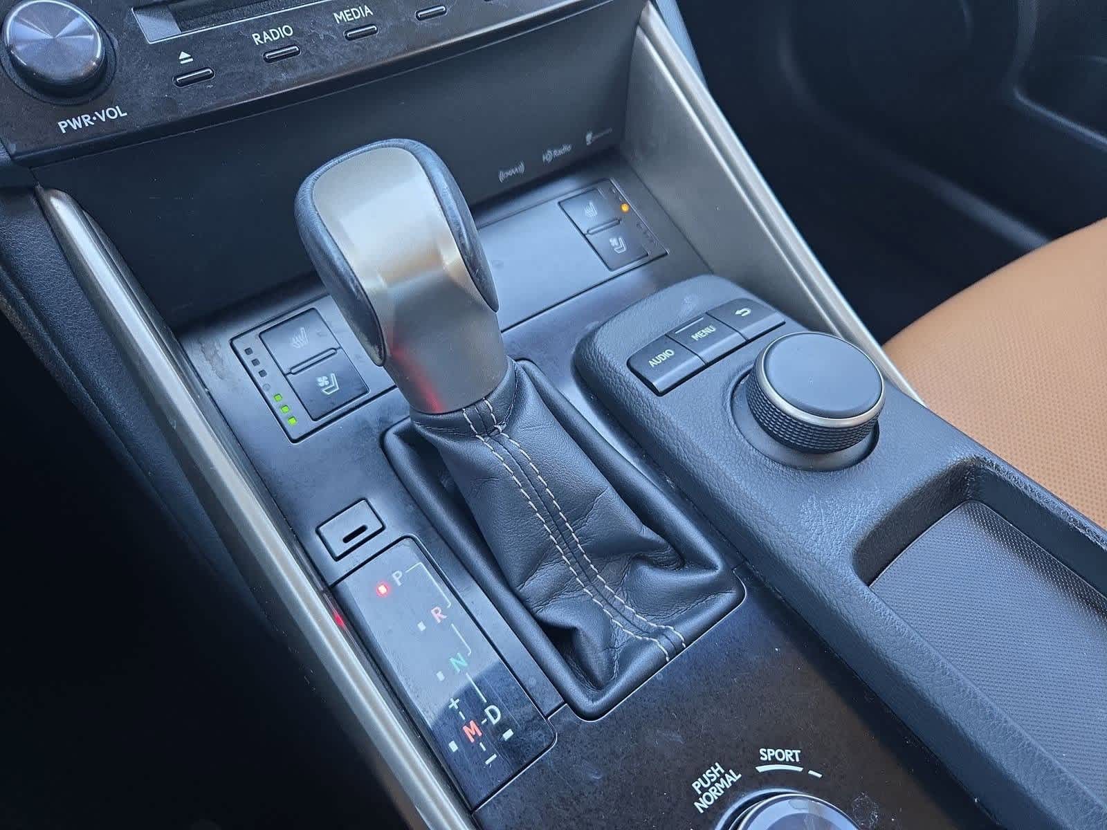 Thumbnail: 2014 Lexus IS - 32