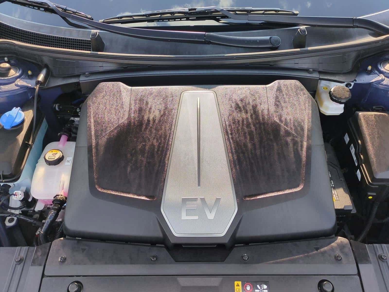 Thumbnail: 2022 Kia EV6 - 13
