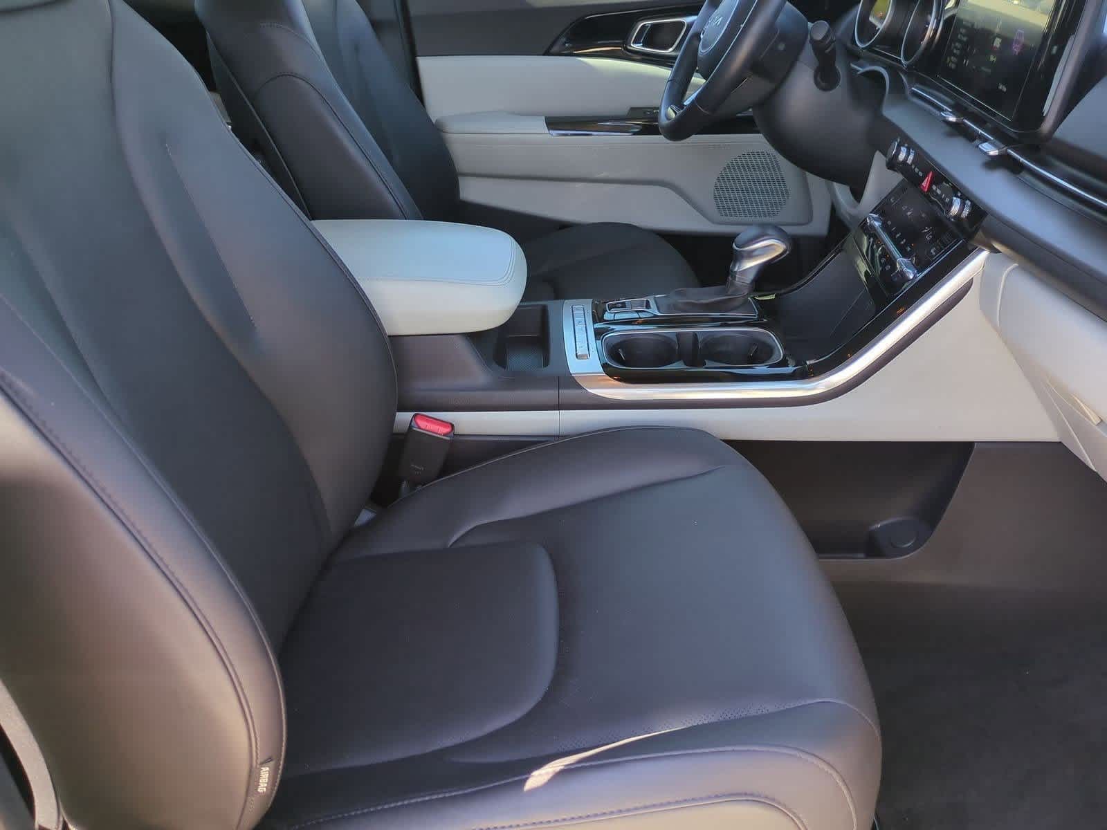 Thumbnail: 2023 Kia Carnival - 20