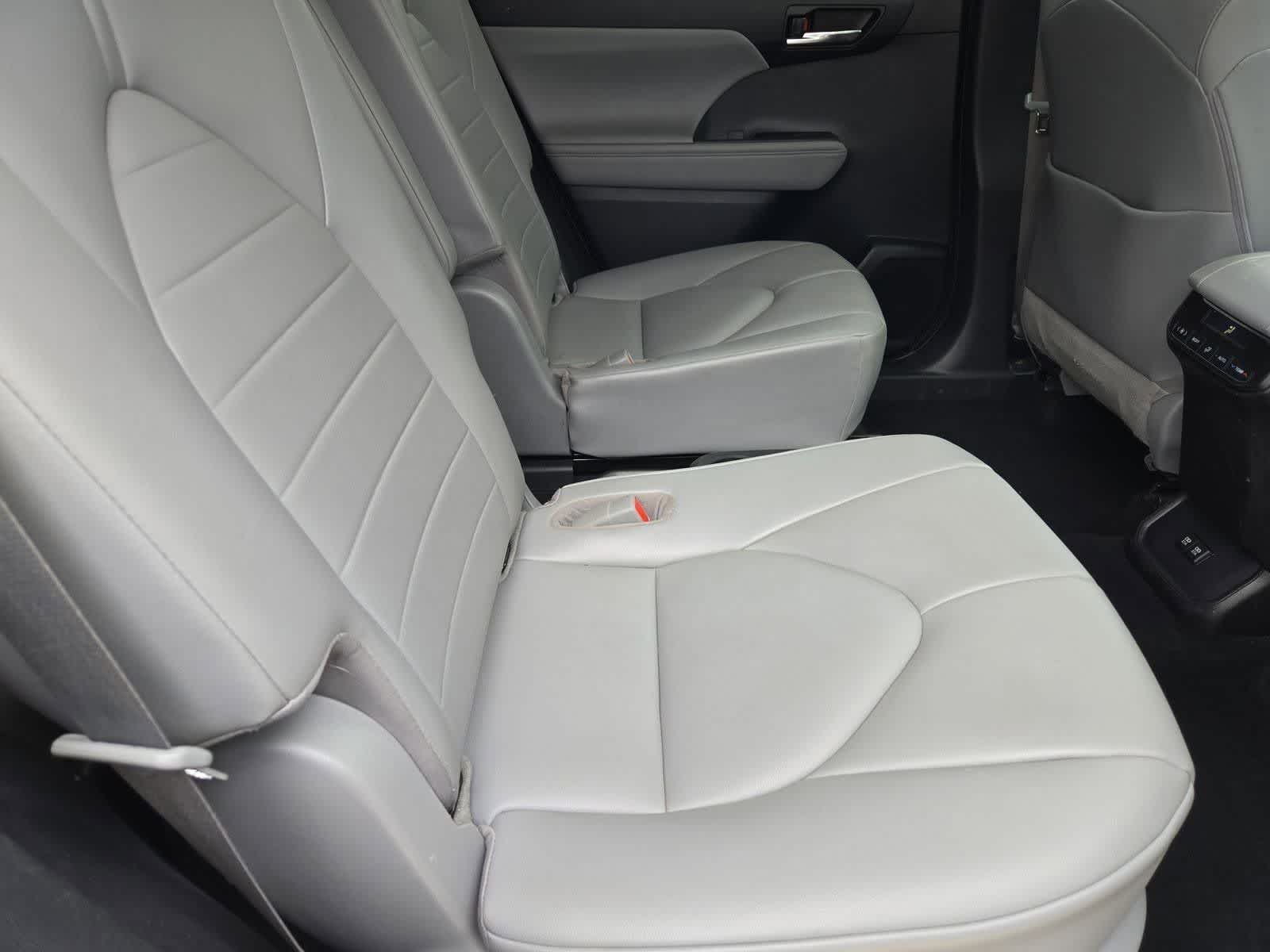 Thumbnail: 2021 Toyota Highlander - 20