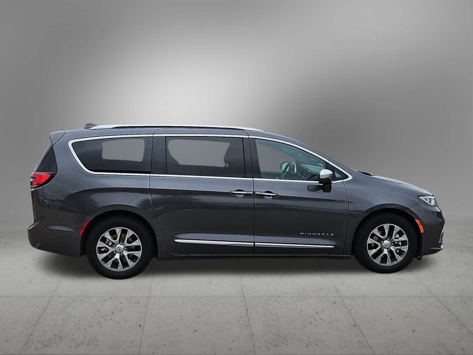Thumbnail: 2022 Chrysler Pacifica - 7