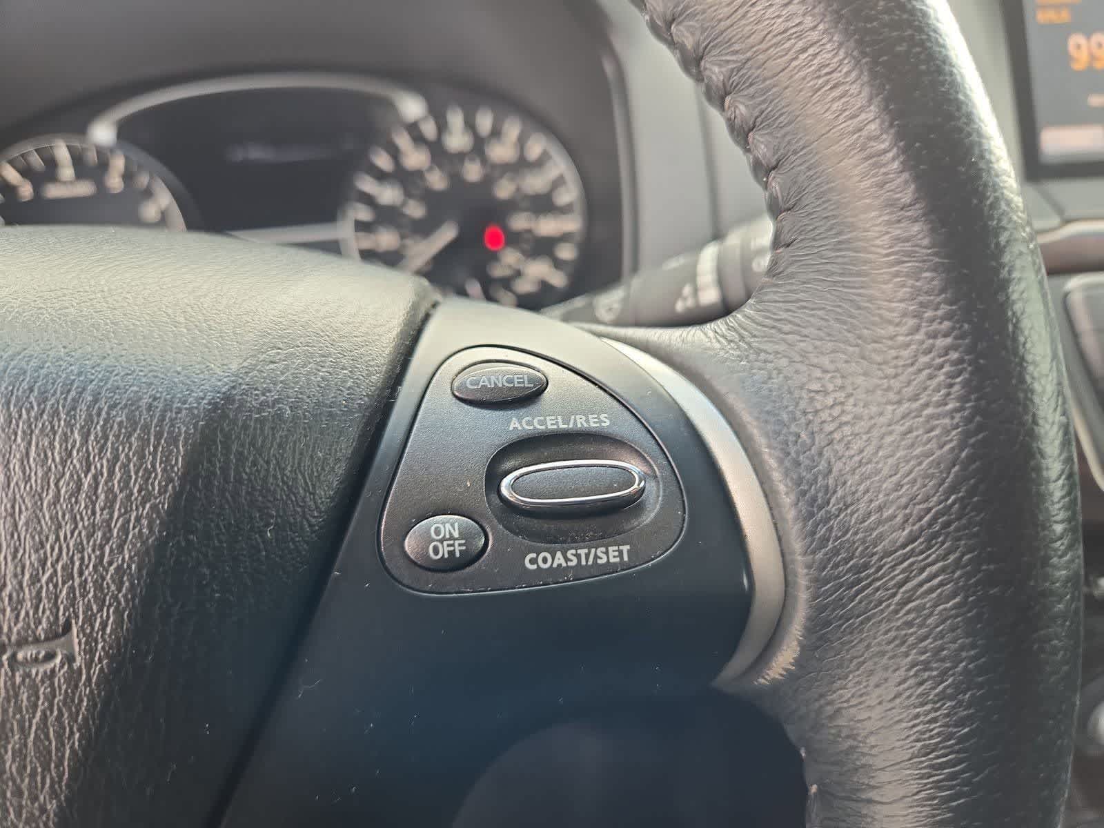 Thumbnail: 2014 Nissan Pathfinder - 23