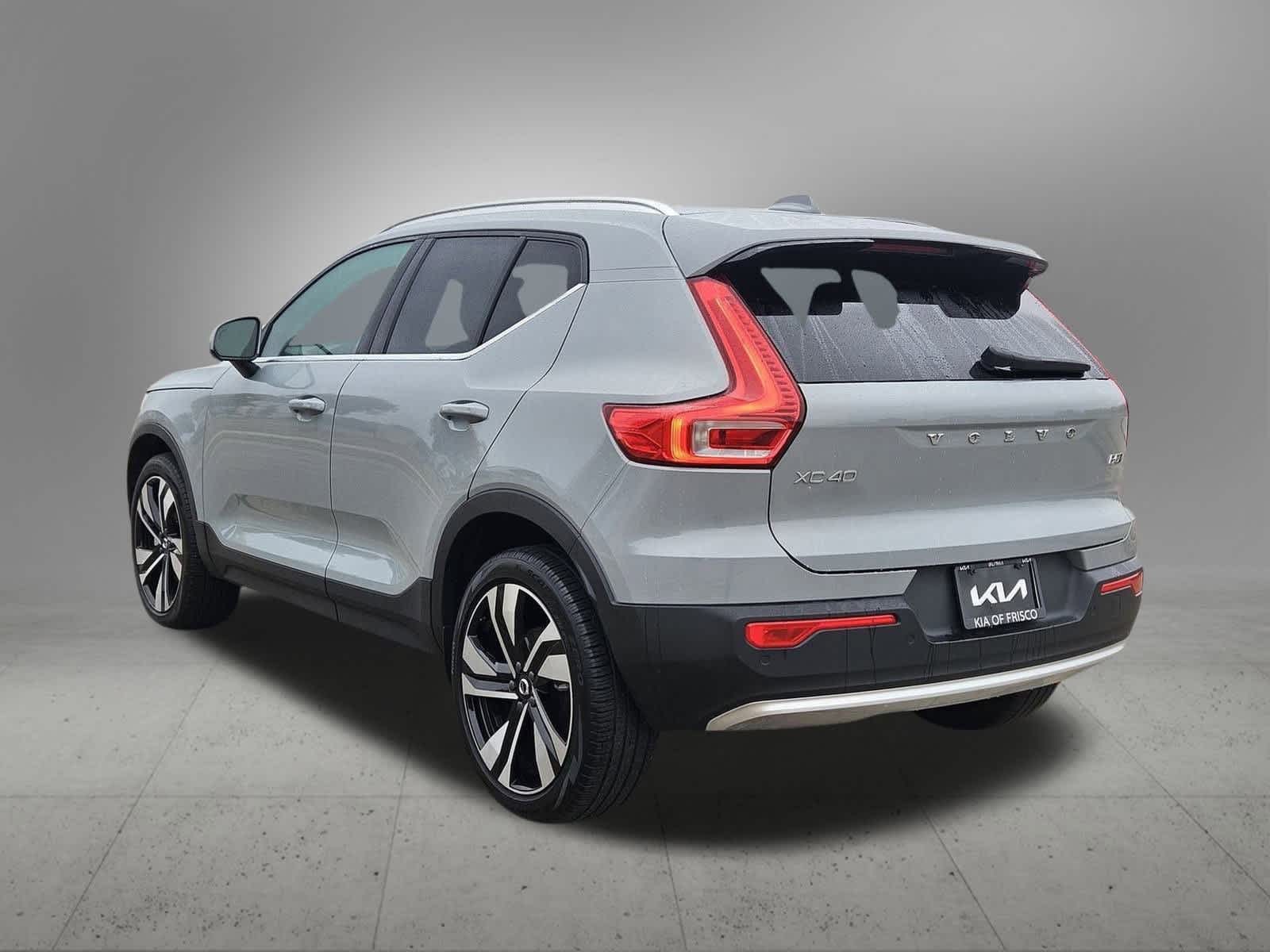 Thumbnail: 2024 Volvo XC40 - 4