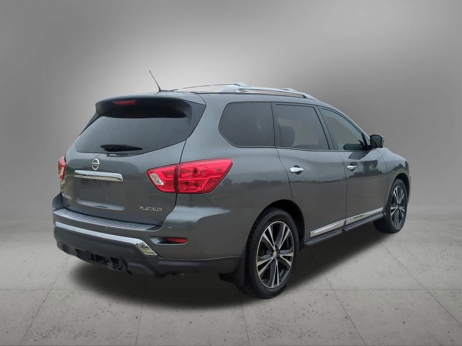 Thumbnail: 2017 Nissan Pathfinder - 6