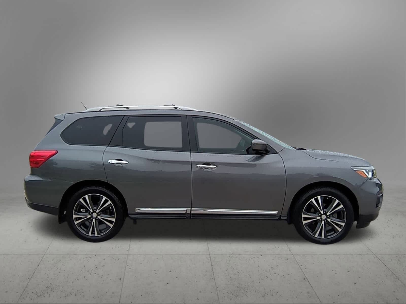 Thumbnail: 2017 Nissan Pathfinder - 7