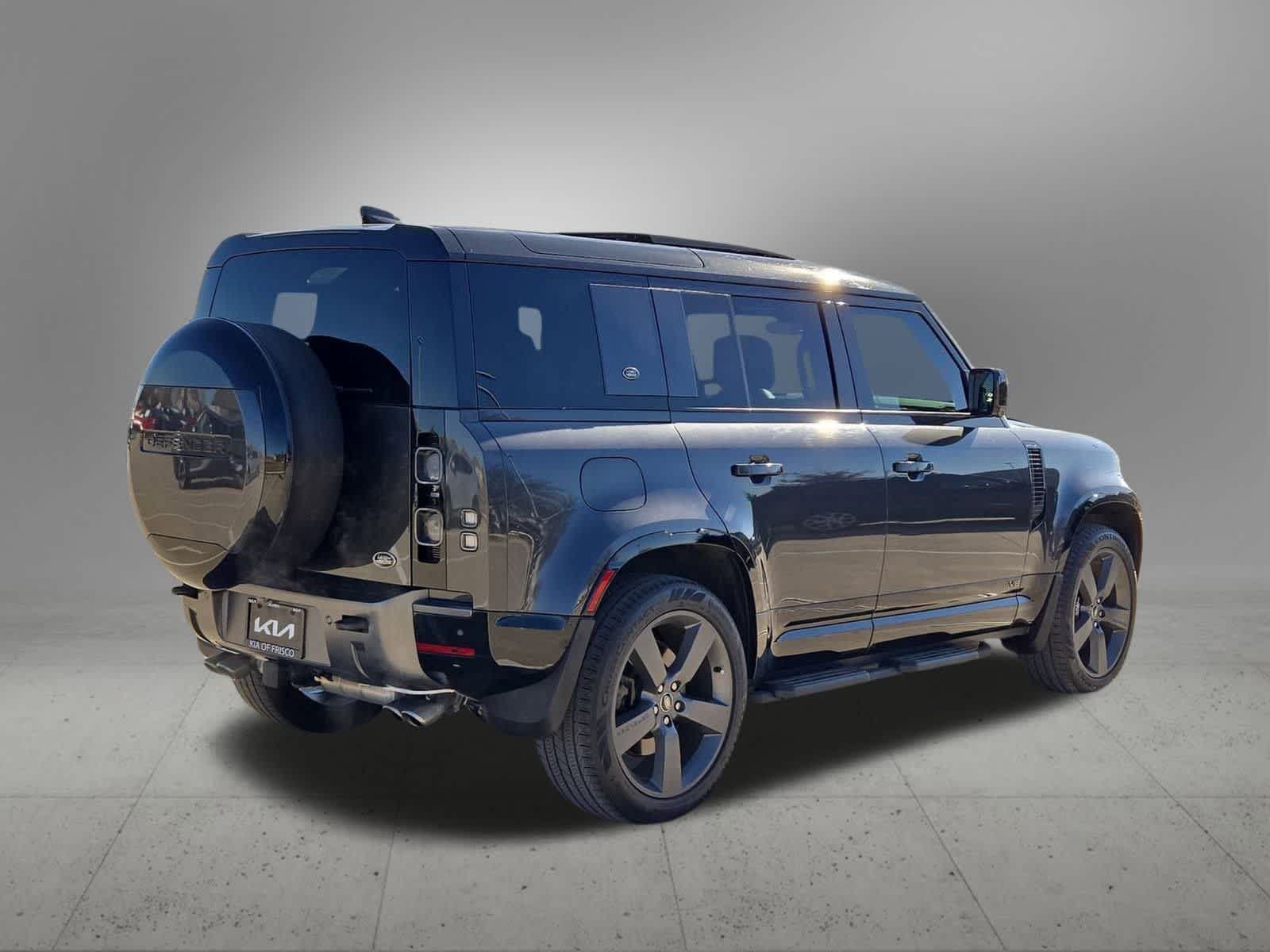 Thumbnail: 2023 Land Rover Defender - 6