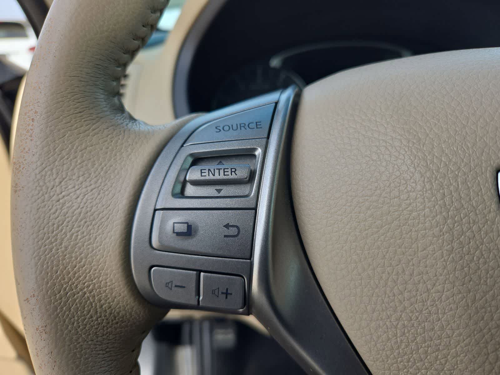 Thumbnail: 2015 Nissan Altima - 22