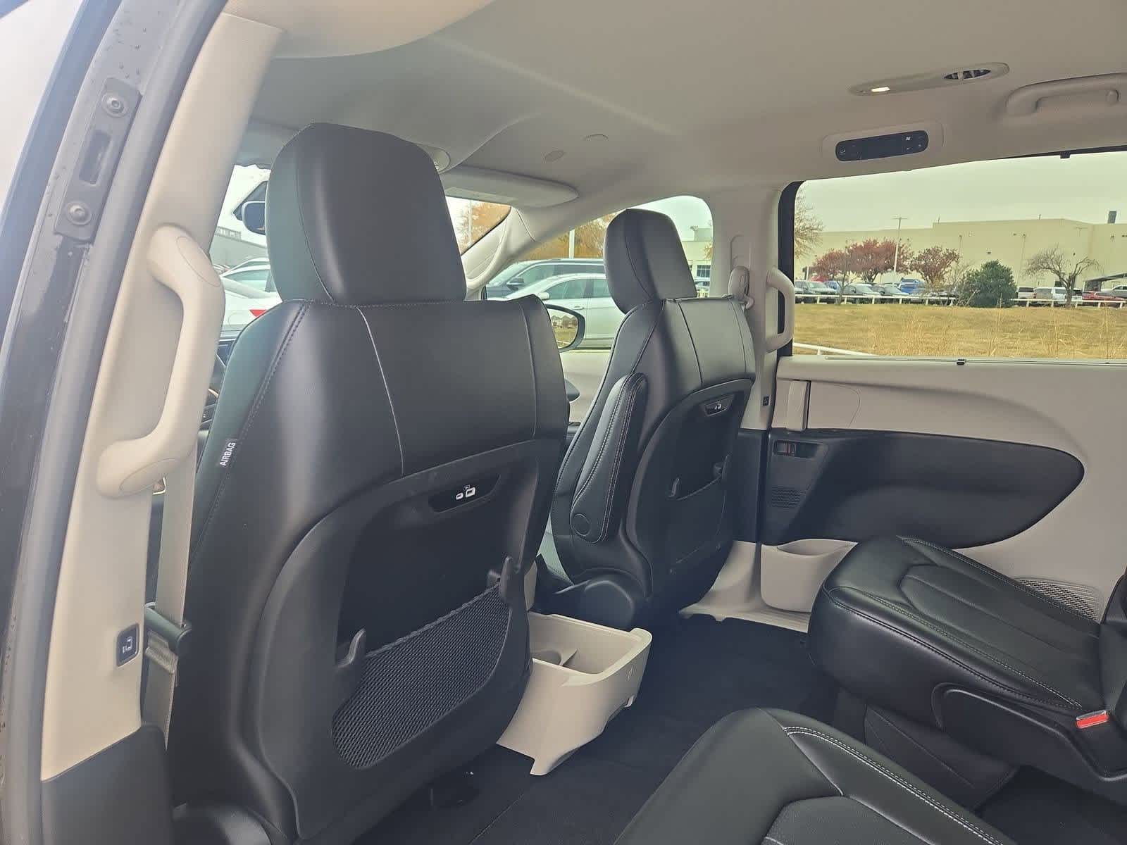 Thumbnail: 2023 Chrysler Pacifica - 18