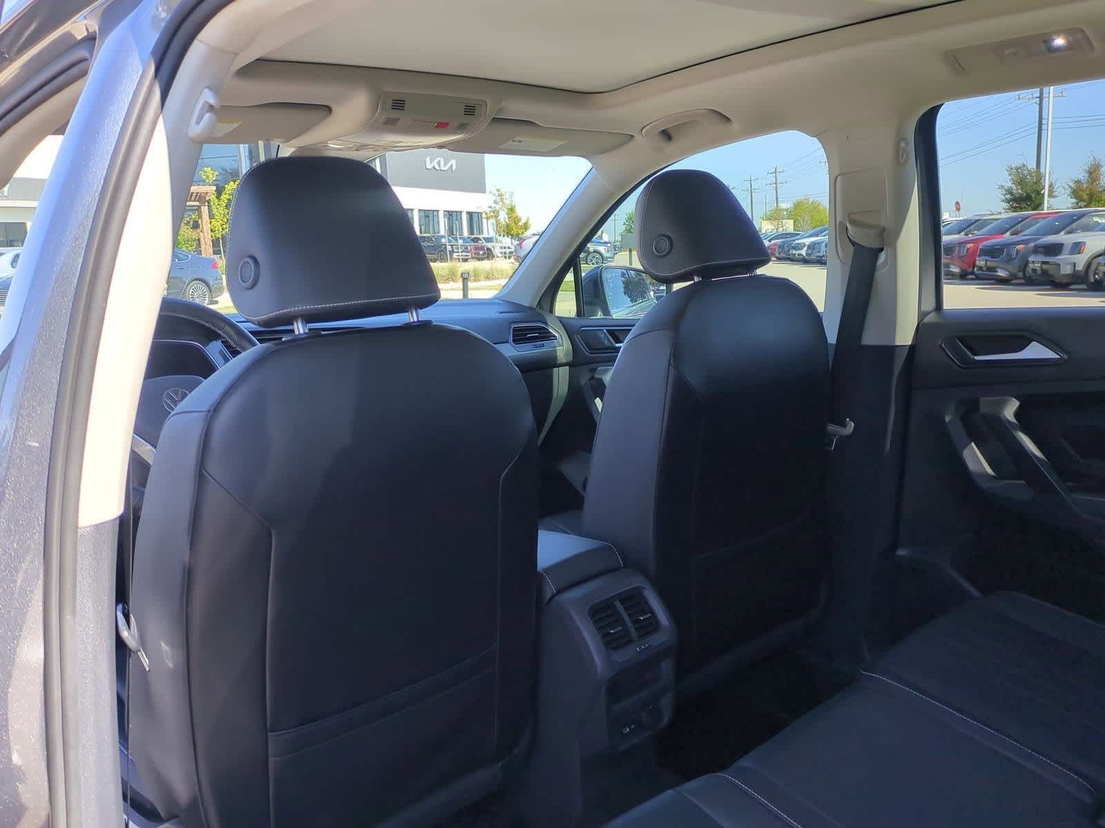 Thumbnail: 2022 Volkswagen Tiguan - 17