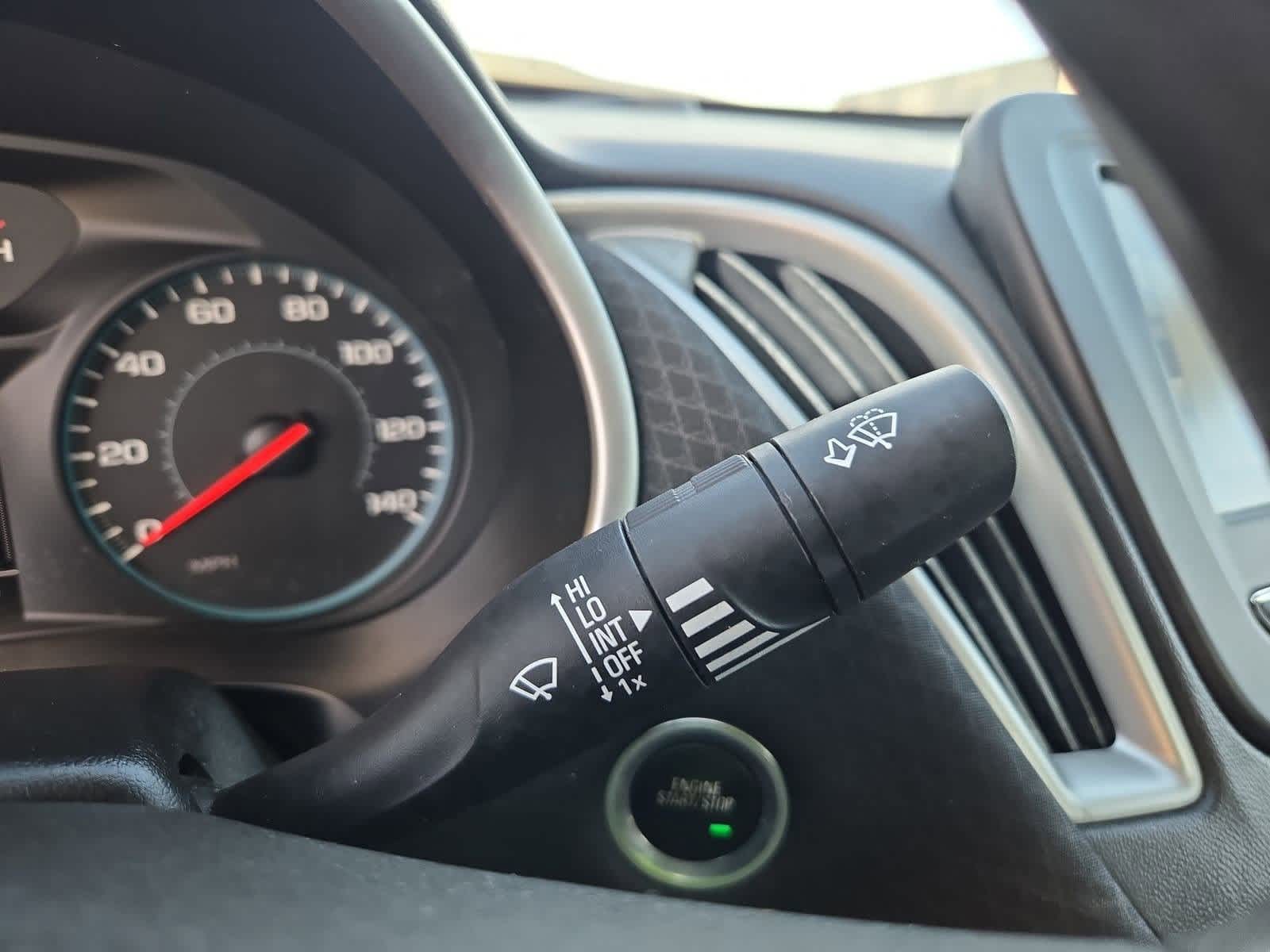 Thumbnail: 2018 Chevrolet Malibu - 24